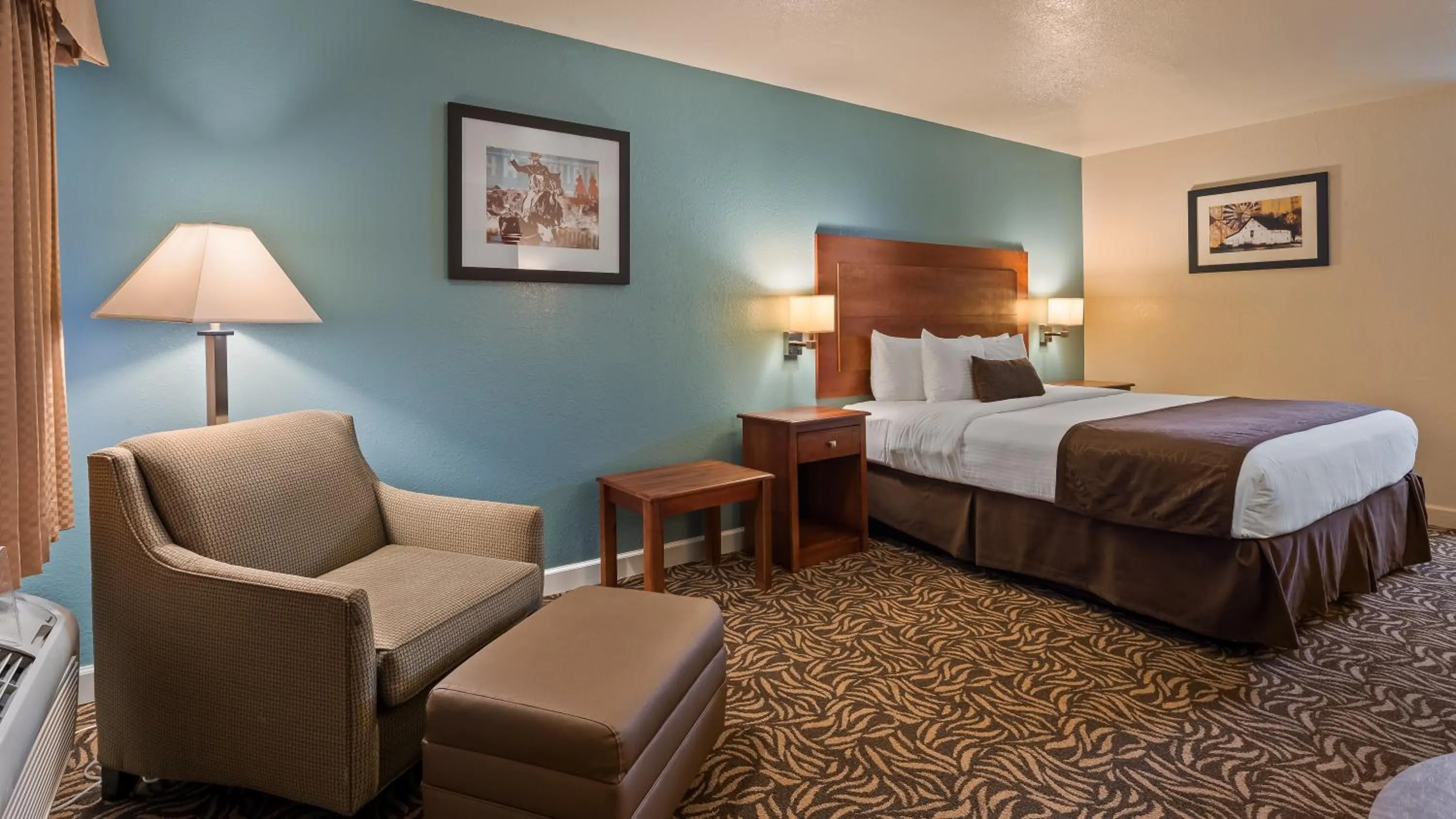 Photo of the whole room, Bed in Best Western Regency Inn & Suites