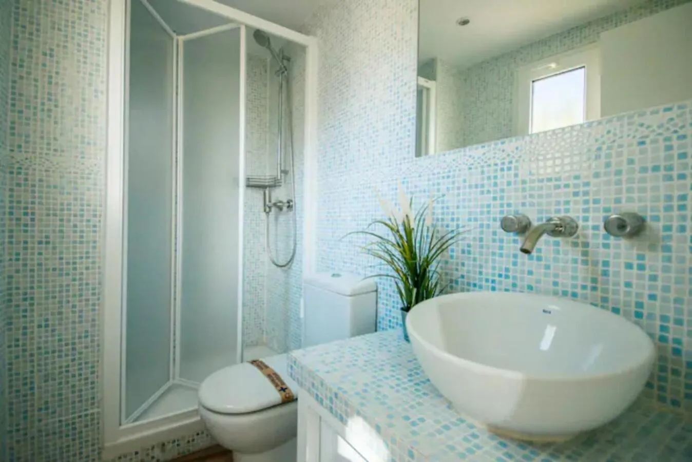 Shower in Apartamentos Cruz