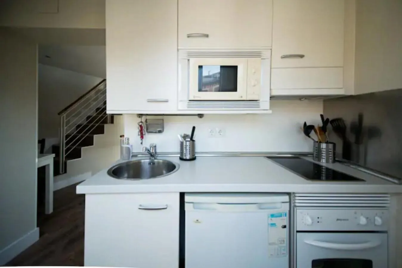 Kitchen or kitchenette in Apartamentos Cruz