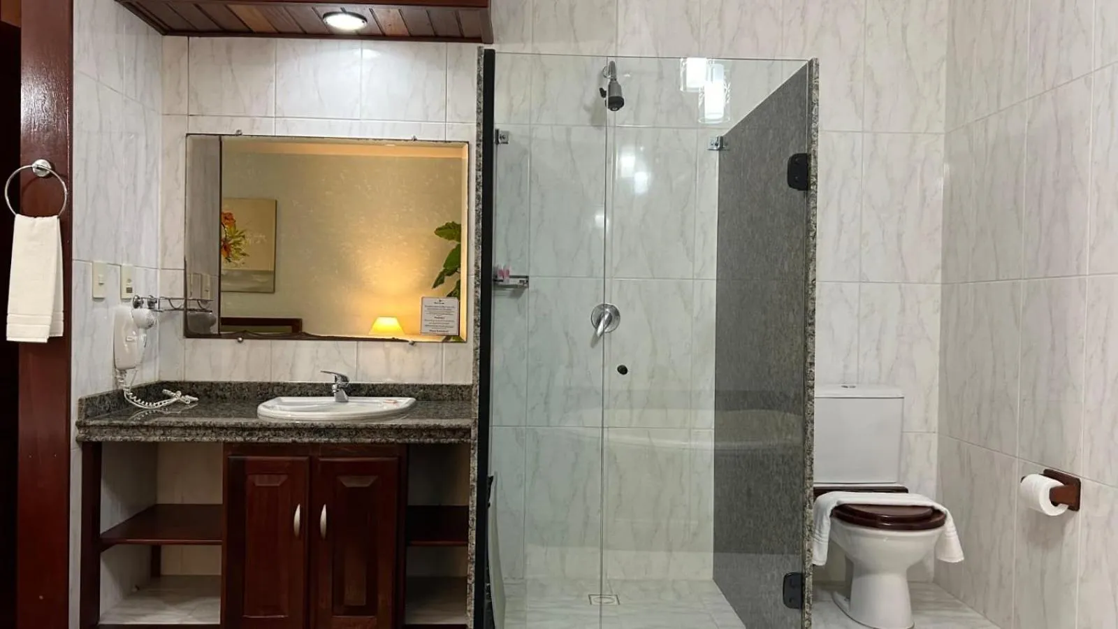 Bathroom in Hotel Du Lac Macaé