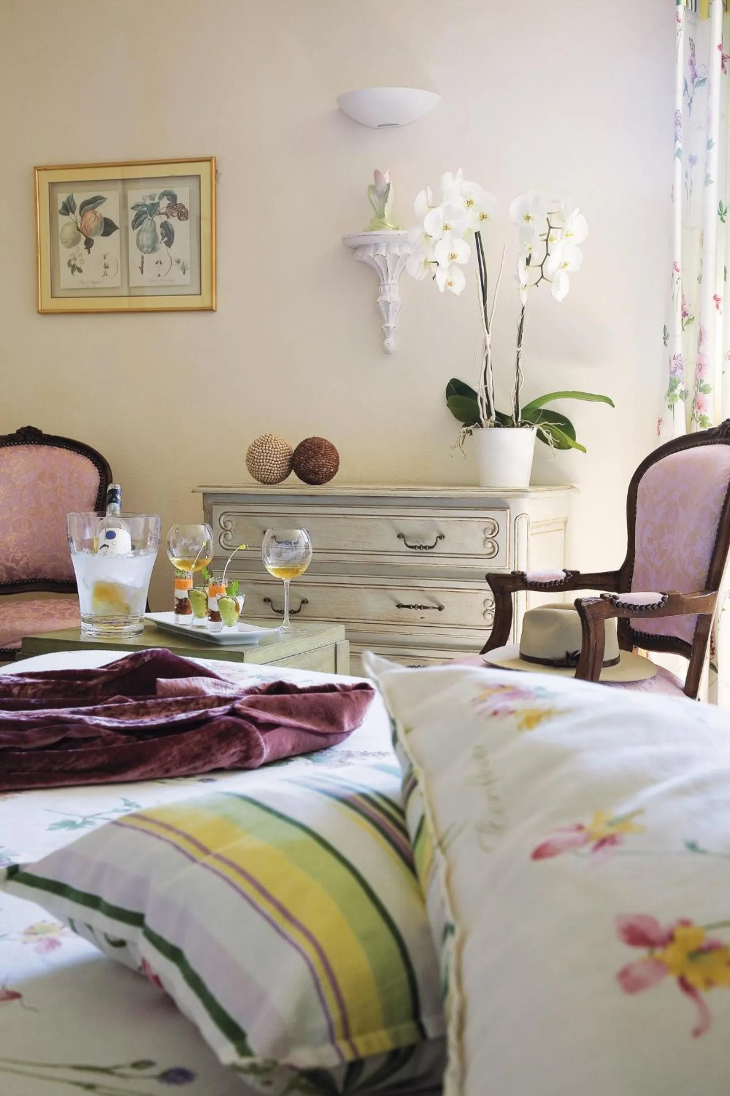 Bed in Hotel Le Viscos