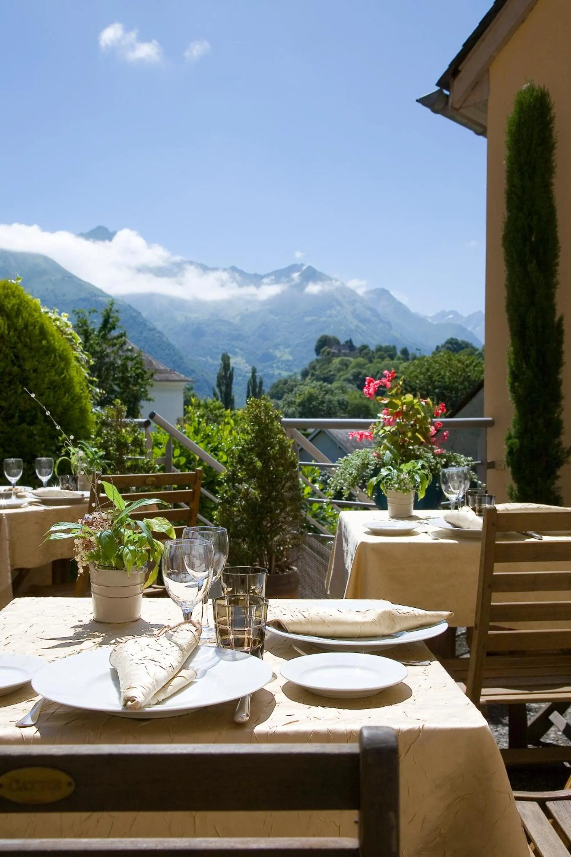 Restaurant/places to eat in Hotel Le Viscos
