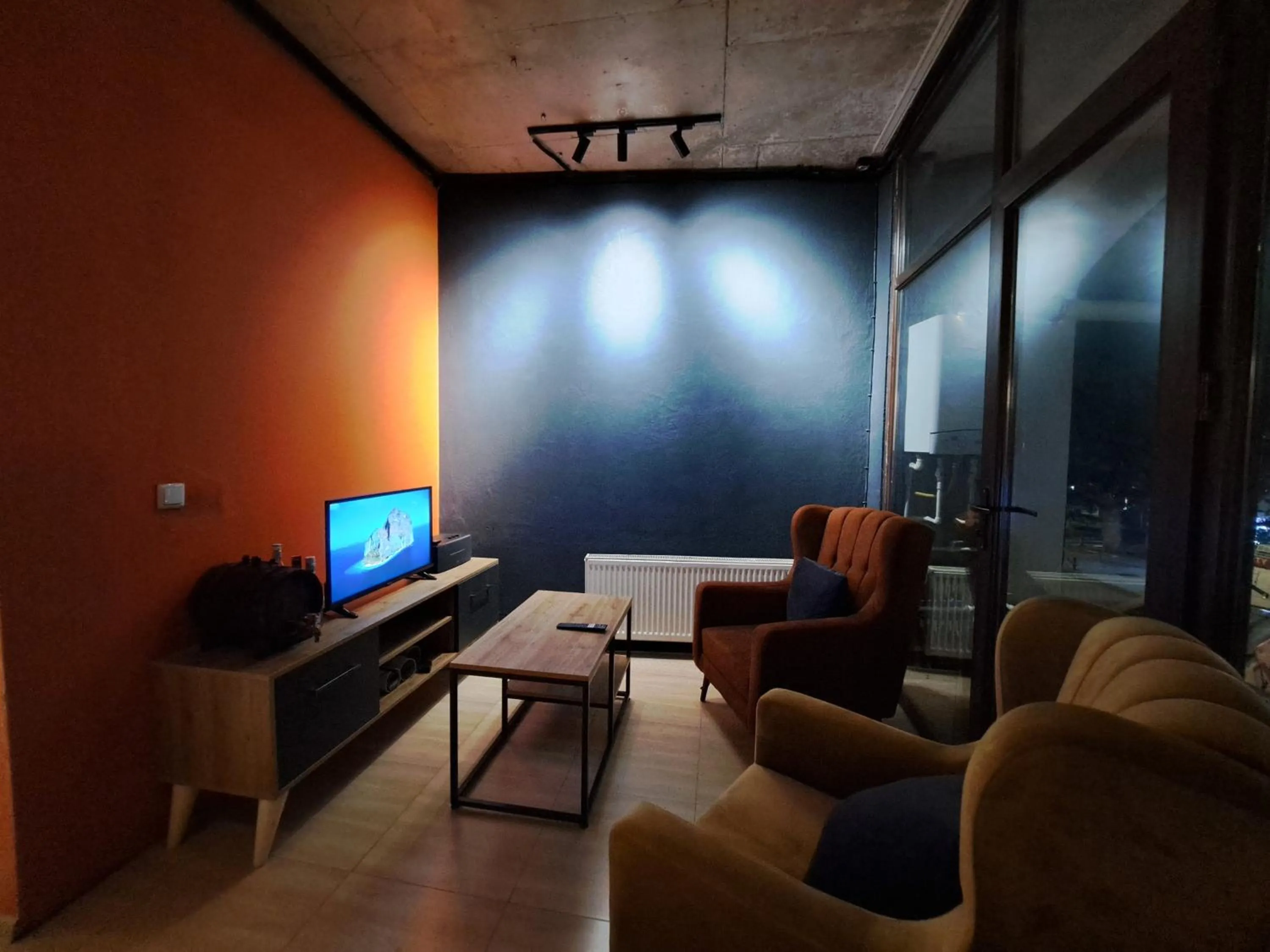 Communal lounge/ TV room in Karvi Hostel