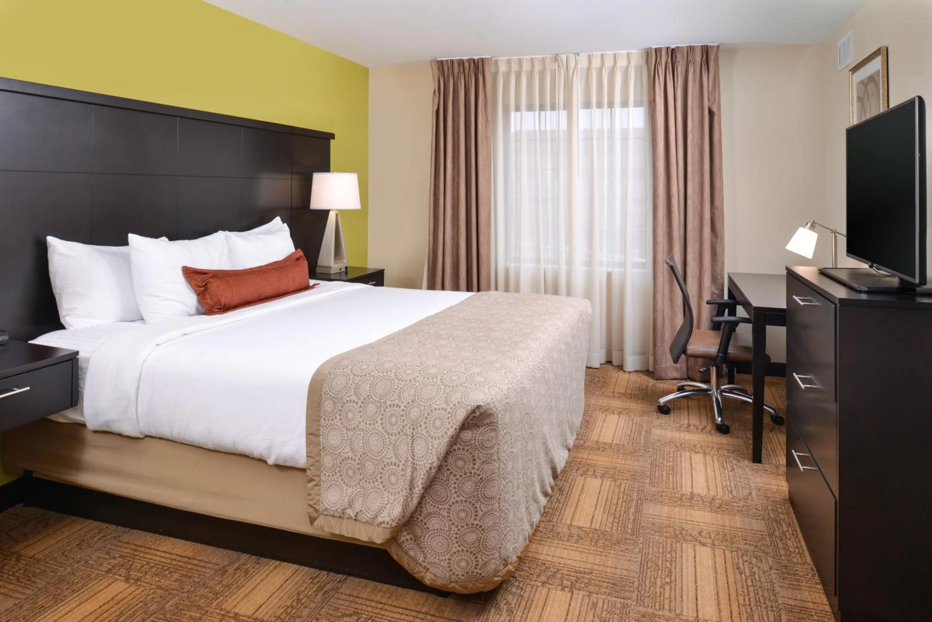 Photo of the whole room, Bed in Staybridge Suites Merrillville by IHG