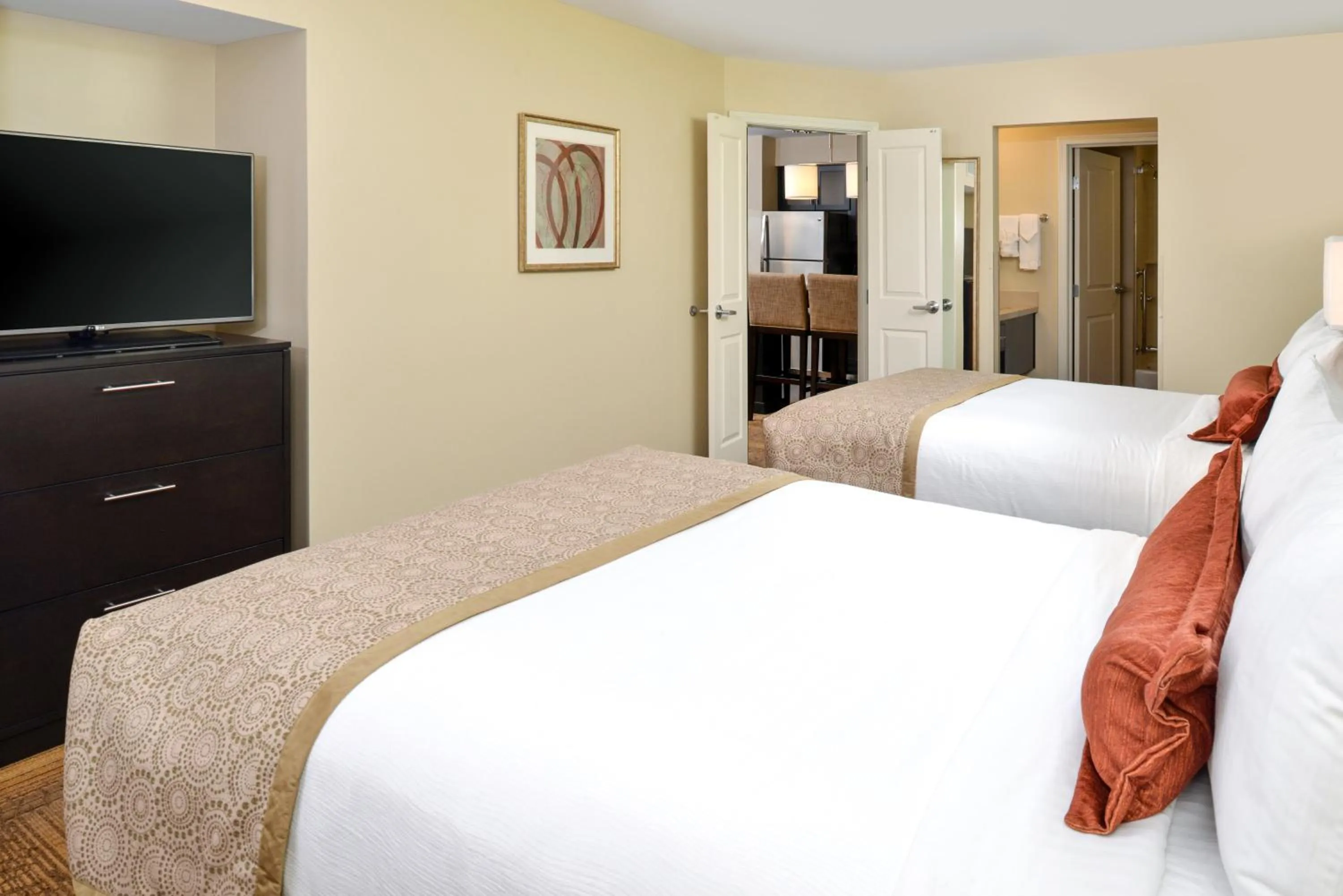 Photo of the whole room, Bed in Staybridge Suites Merrillville by IHG