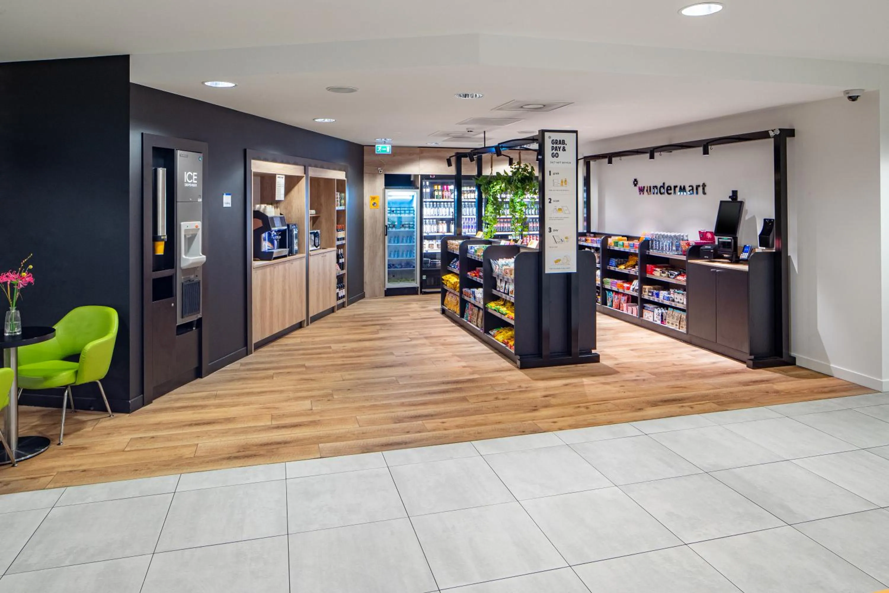 On-site shops in Holiday Inn Express Amsterdam Arena Towers by IHG