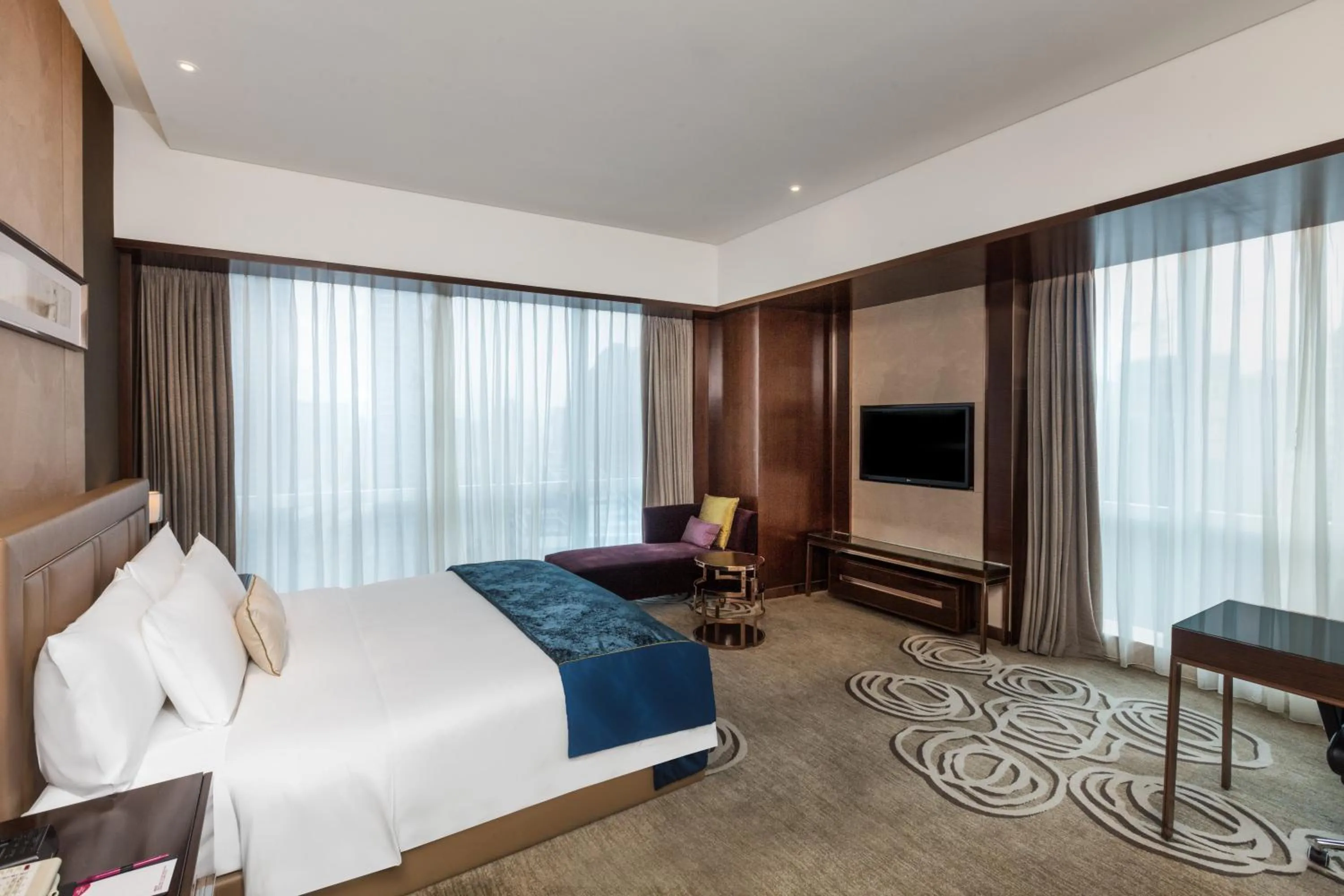 Photo of the whole room, Bed in Crowne Plaza Zhangzhou by IHG