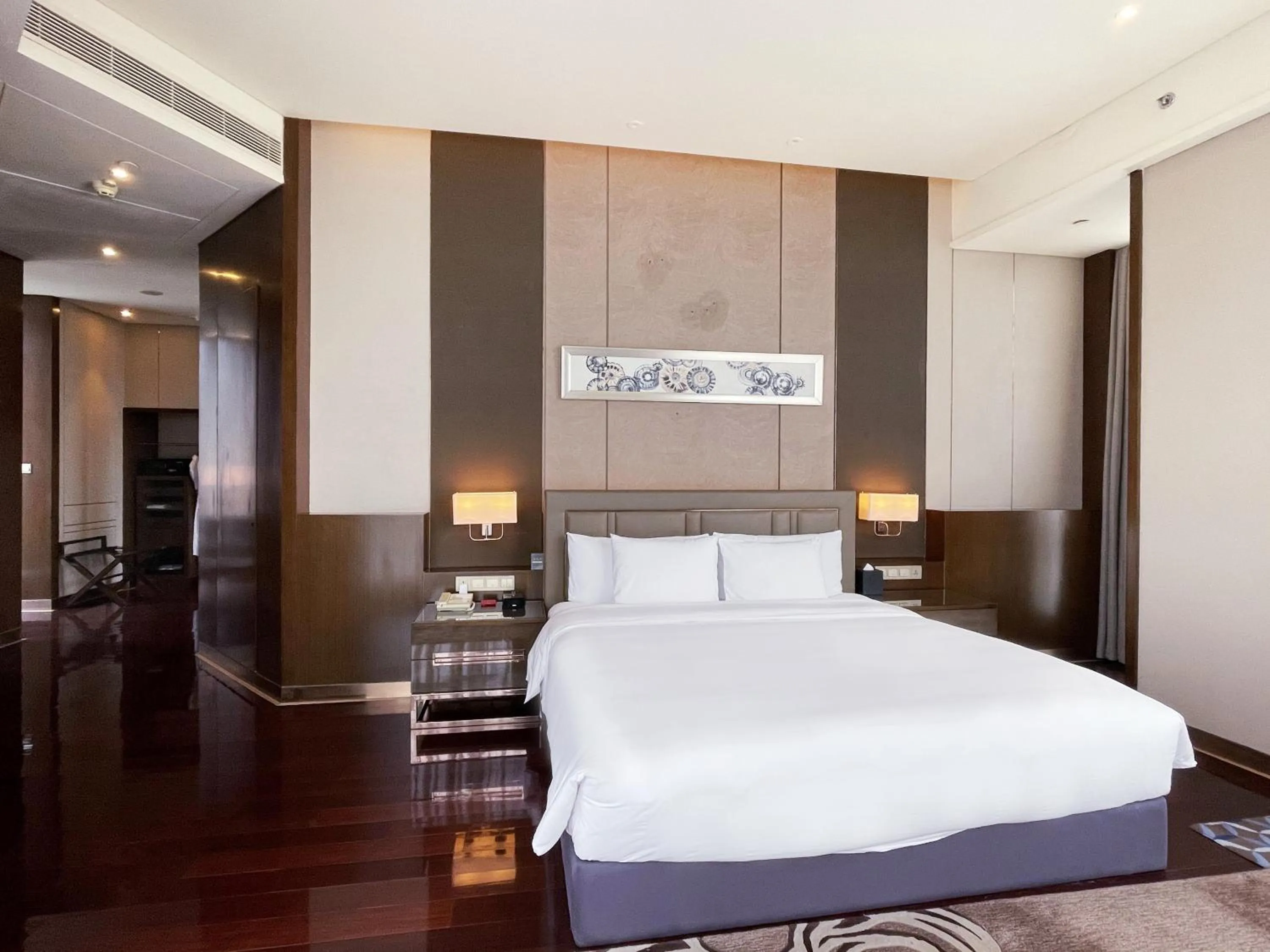 Bed in Crowne Plaza Zhangzhou by IHG