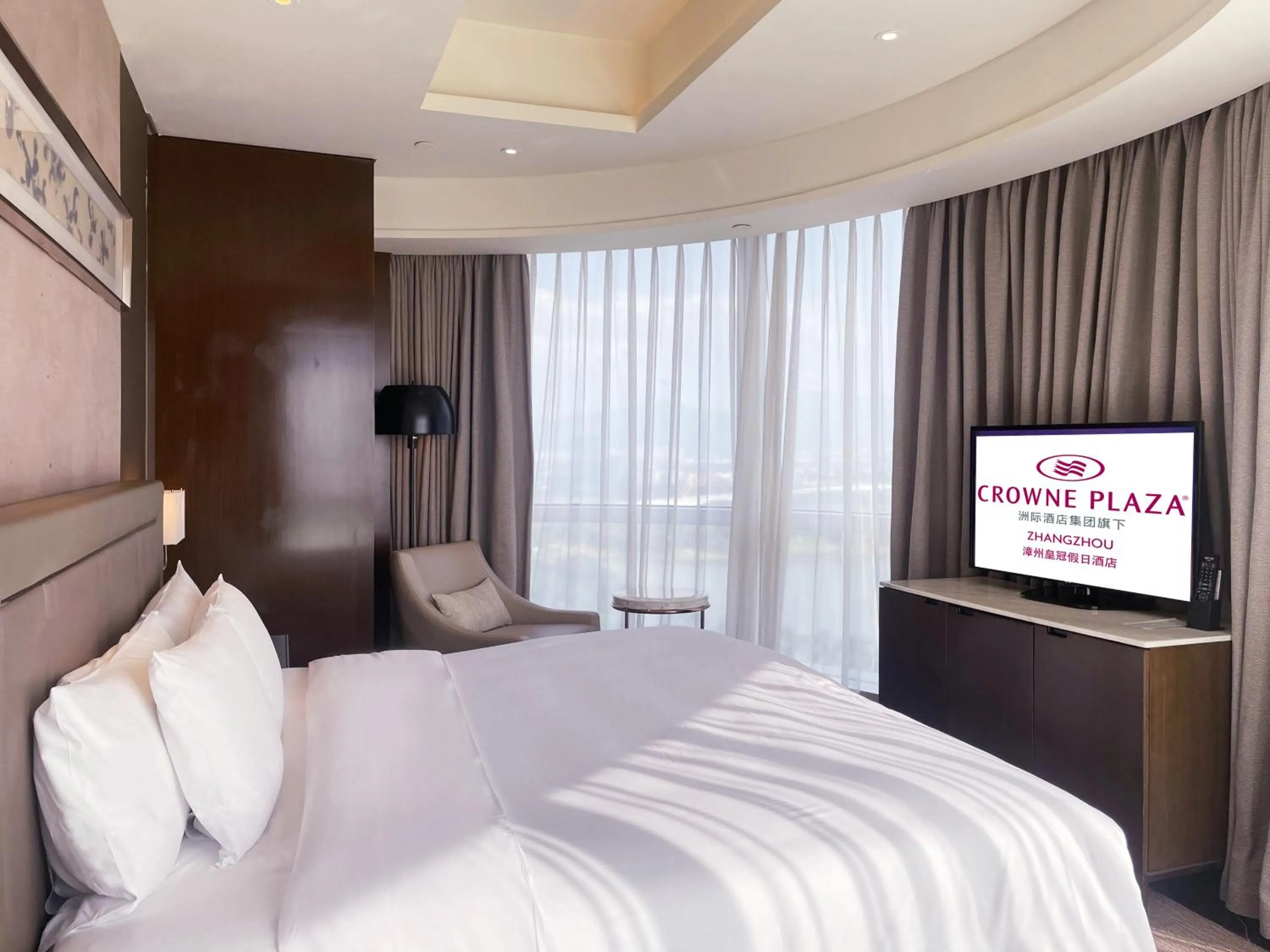 Bed in Crowne Plaza Zhangzhou by IHG