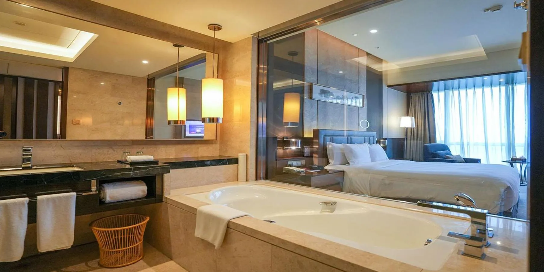 Bathroom, Bed in Crowne Plaza Zhangzhou by IHG