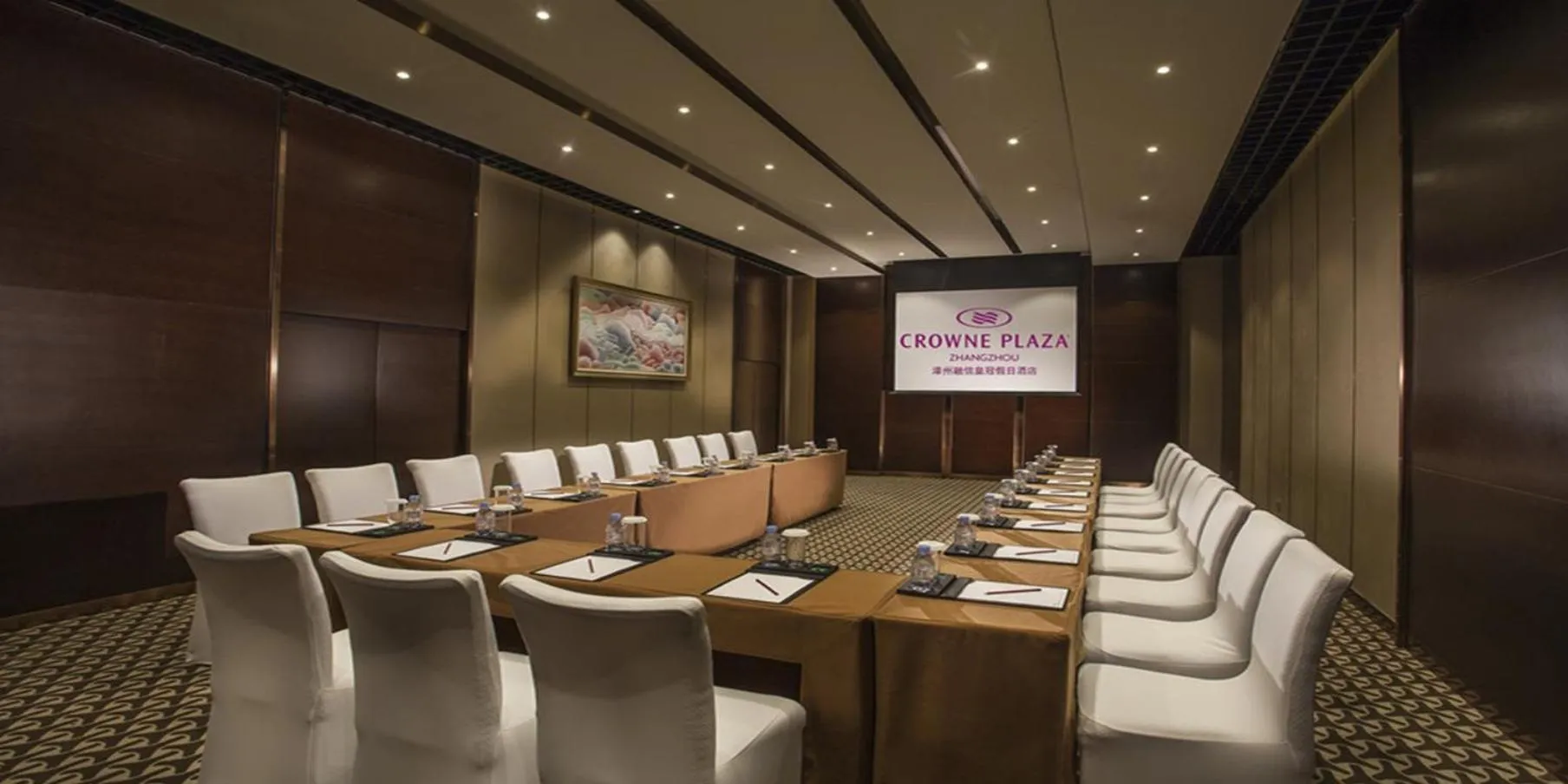 Meeting/conference room in Crowne Plaza Zhangzhou by IHG