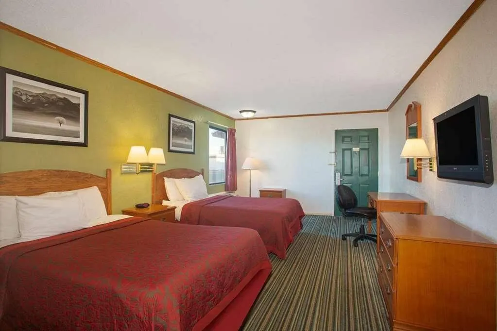 Bed in Economy Hotel Wichita- Florence St