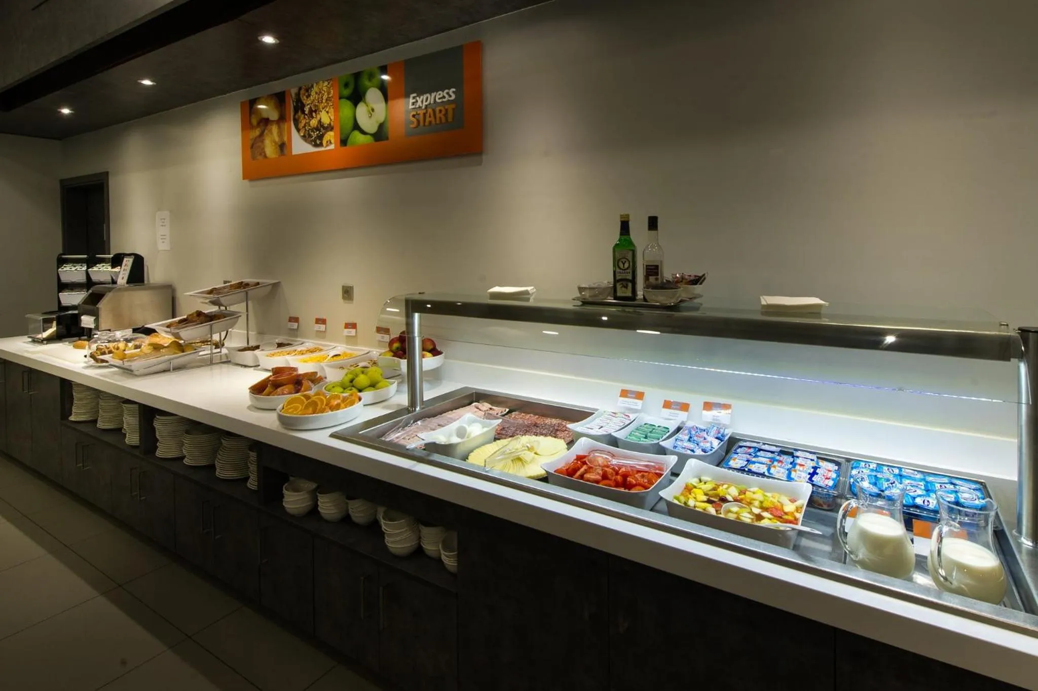 Breakfast in Holiday Inn Express Strasbourg Centre by IHG