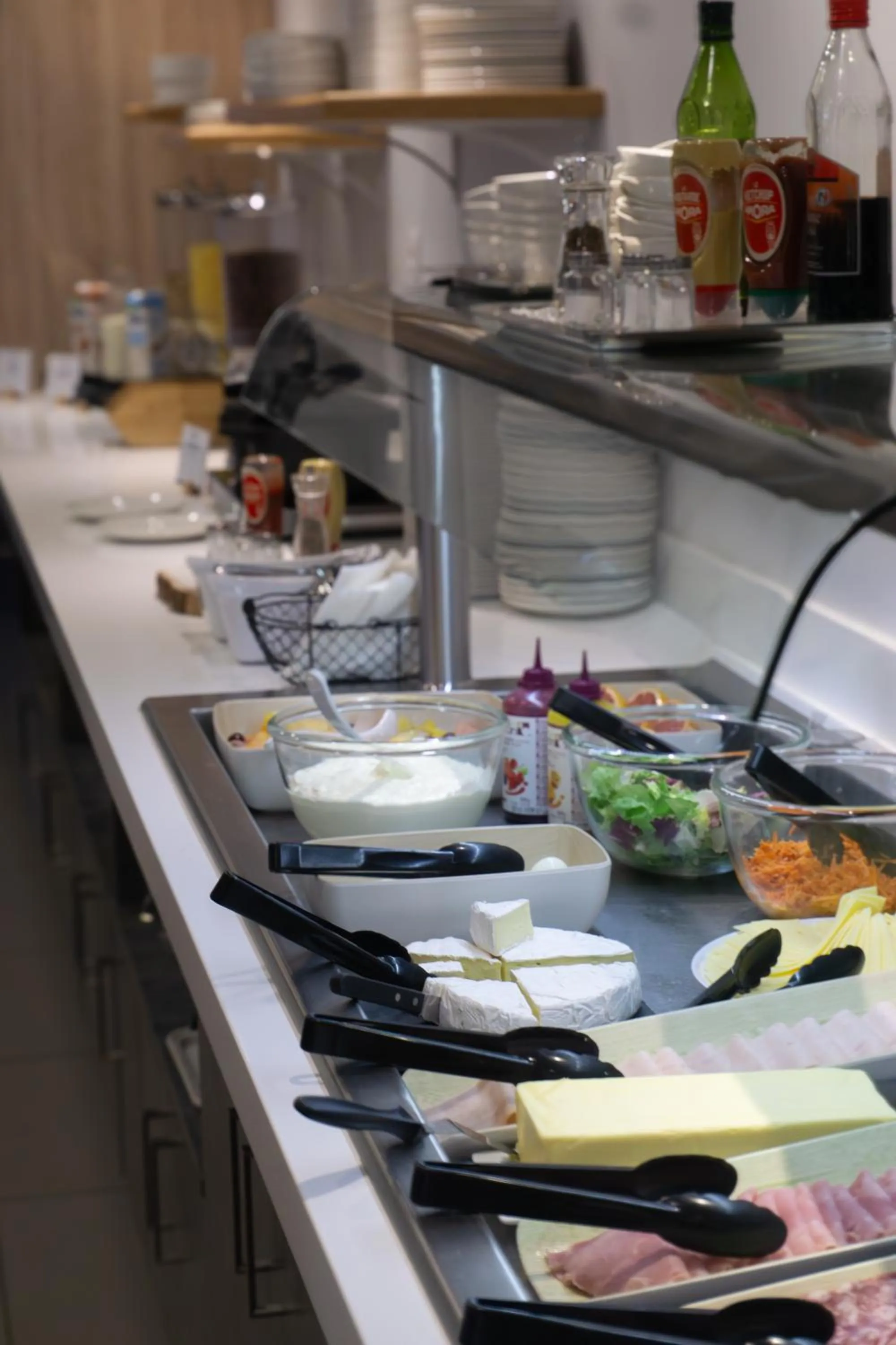 Restaurant/places to eat in Holiday Inn Express Strasbourg Centre by IHG