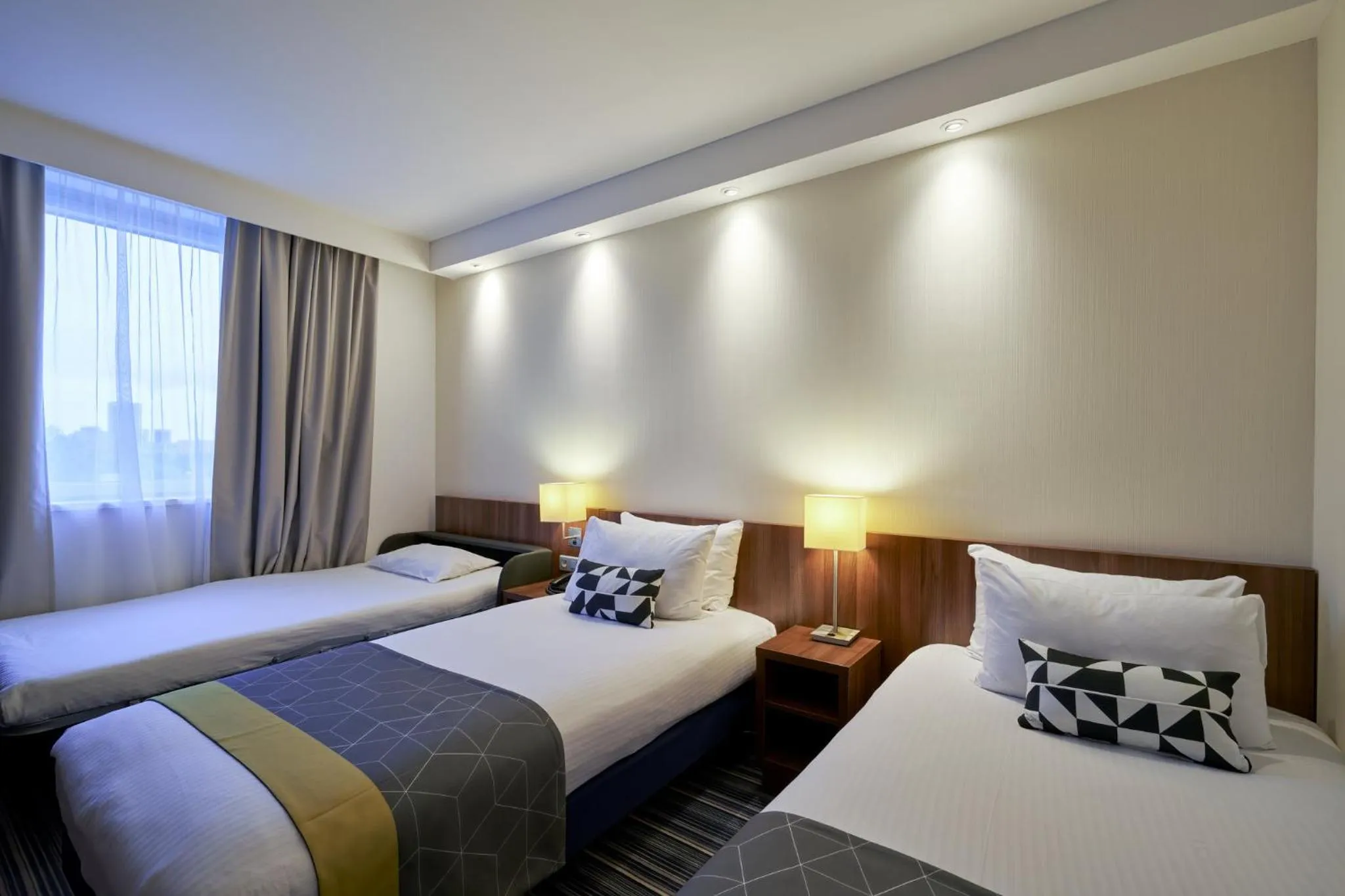 Photo of the whole room, Bed in Holiday Inn Express Strasbourg Centre by IHG