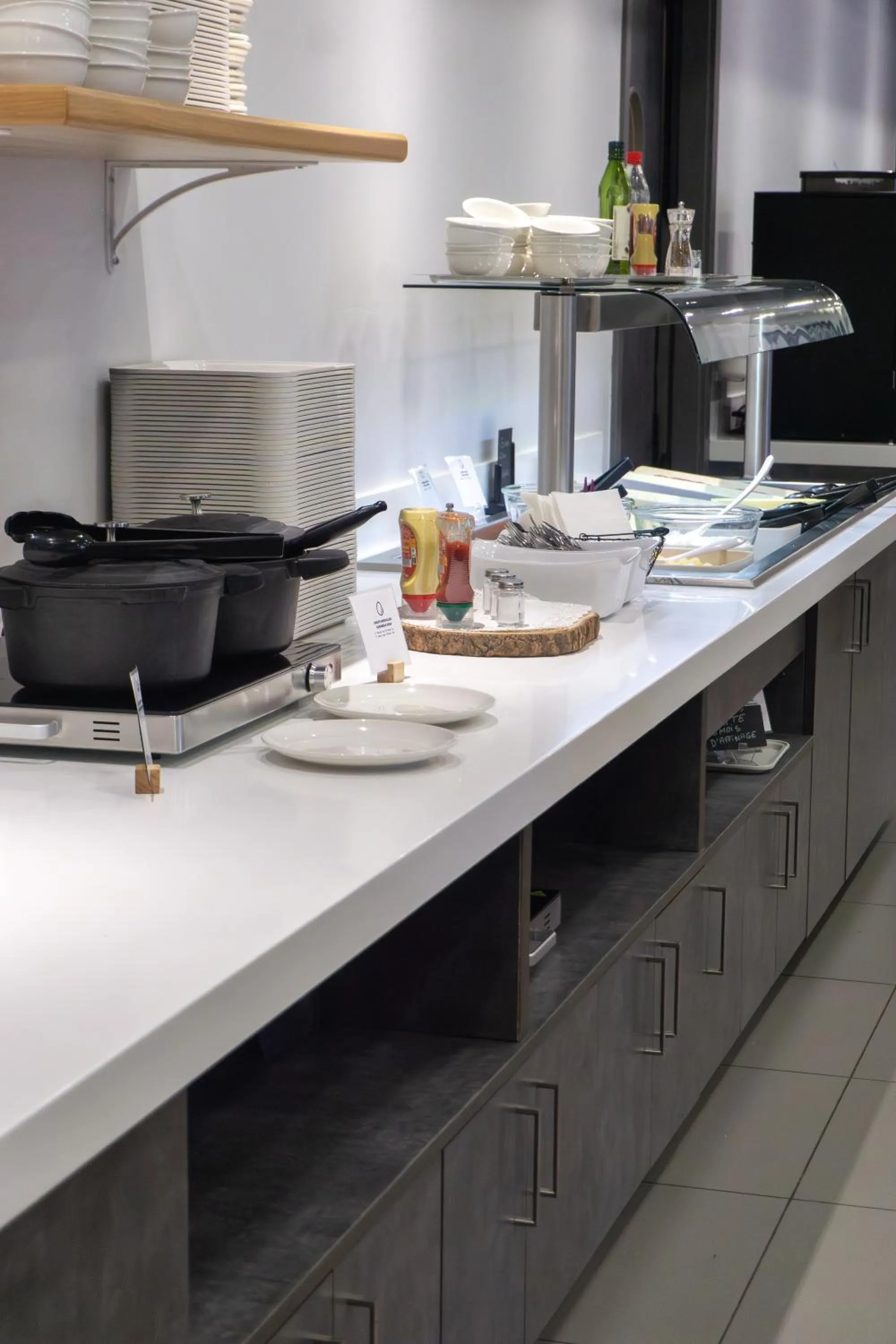 Restaurant/places to eat in Holiday Inn Express Strasbourg Centre by IHG