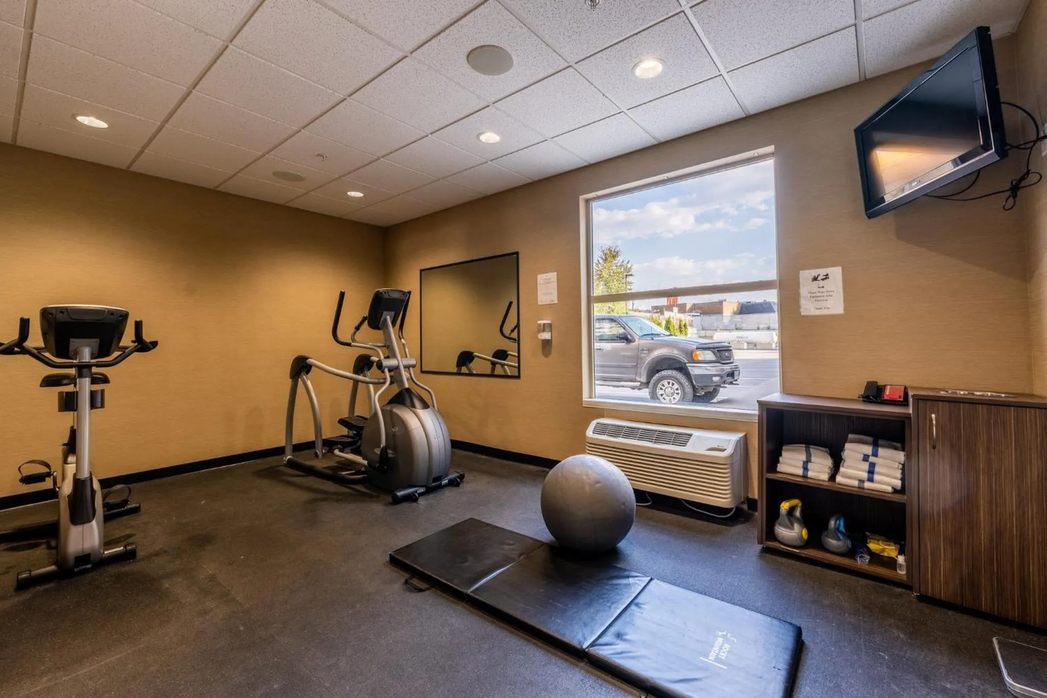 Fitness centre/facilities in Holiday Inn Express Golden-Kicking Horse by IHG