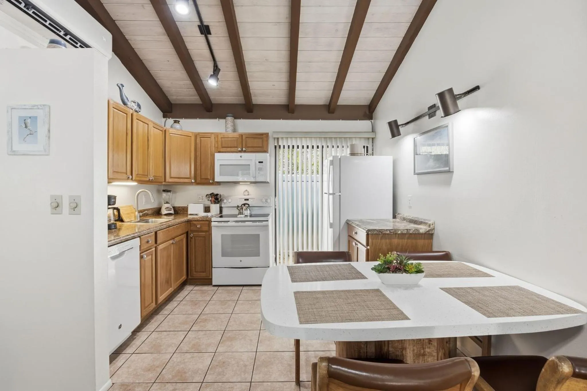 Kitchen or kitchenette in Sand Dune Shores