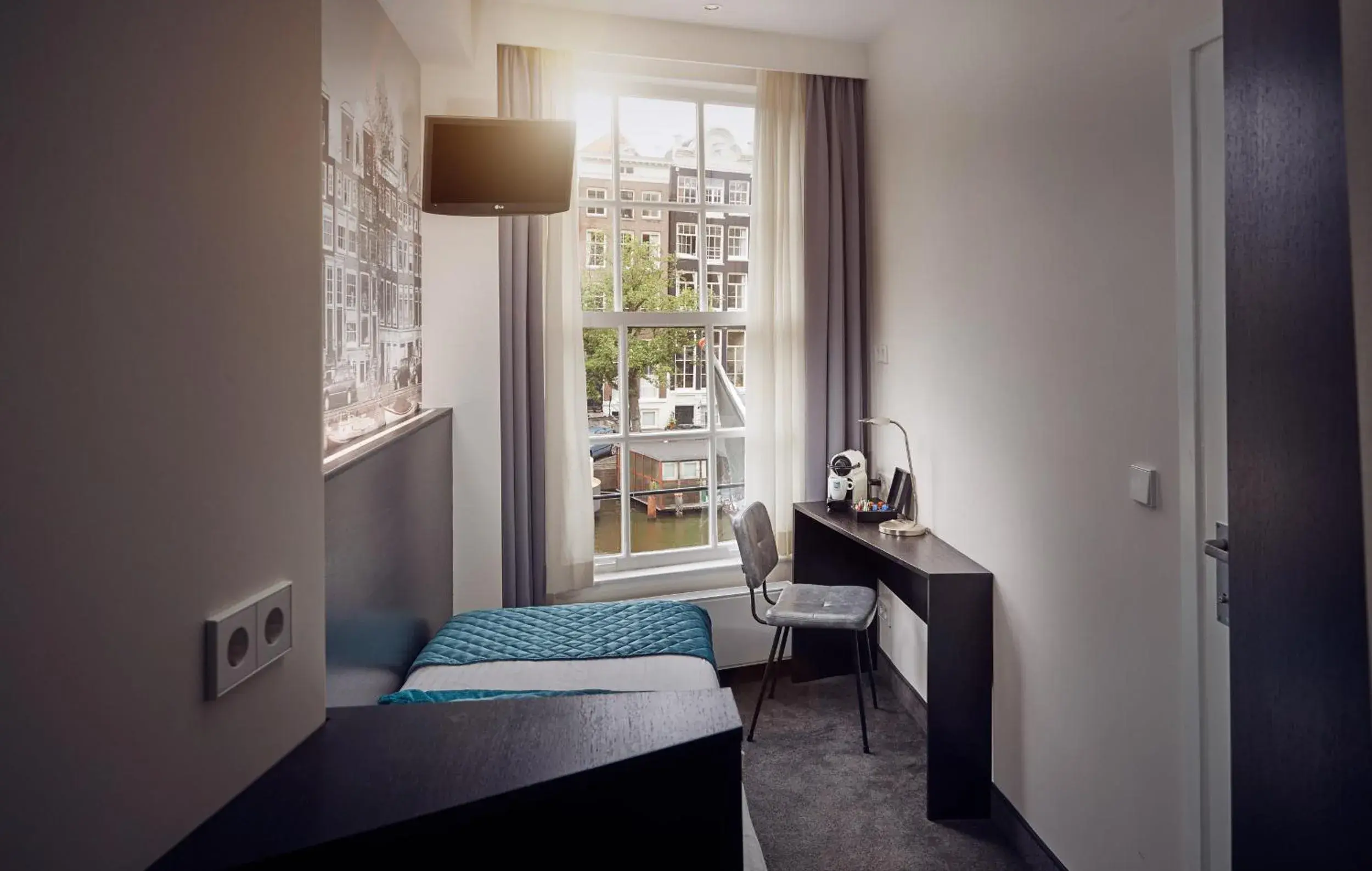 Single Room in Singel Hotel Amsterdam Single Room in Singel Hotel Amsterdam
