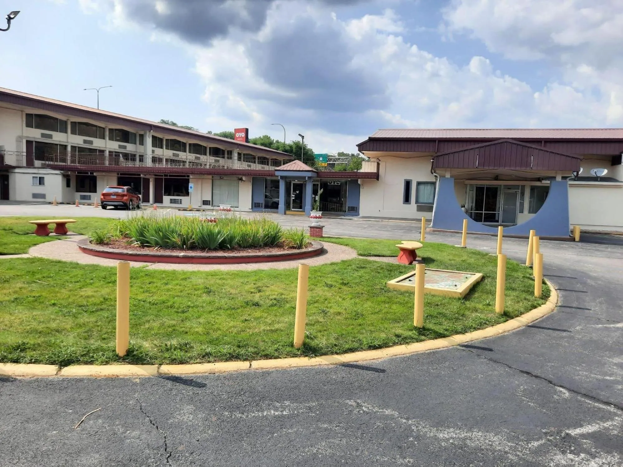 Property building in Americas Best Value Inn Moline