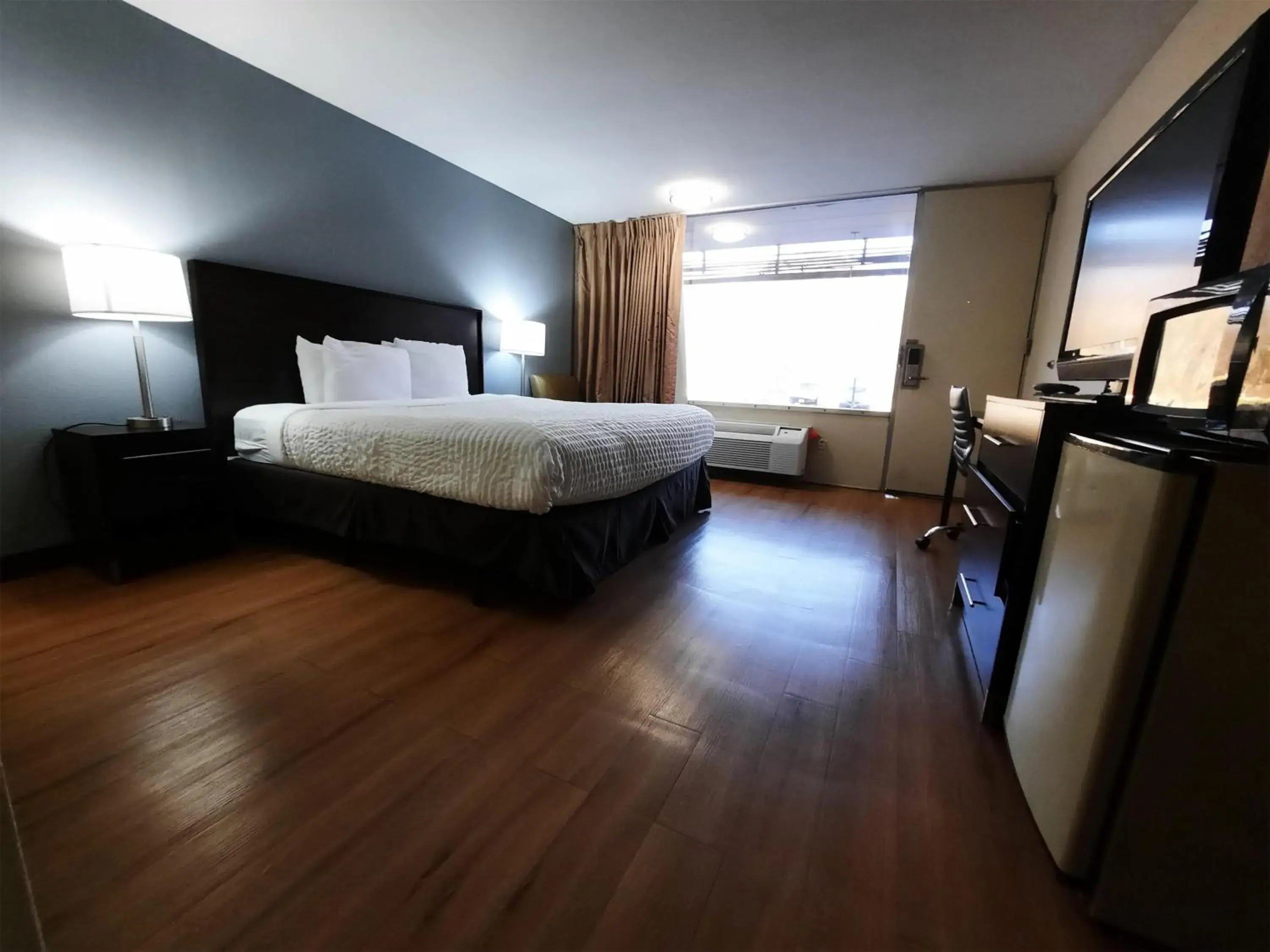 King Room in Americas Best Value Inn Moline King Room in Americas Best Value Inn Moline