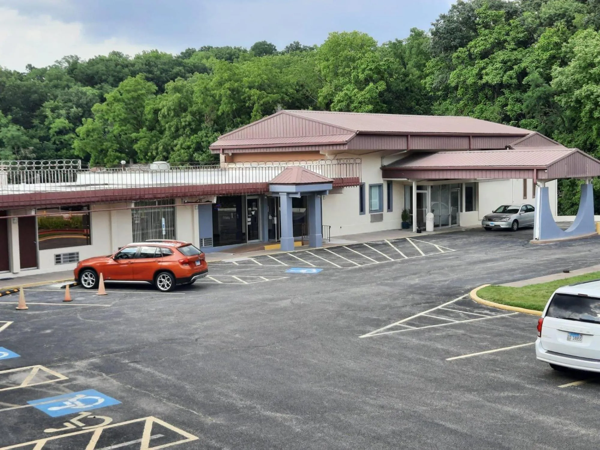 Property building in Americas Best Value Inn Moline