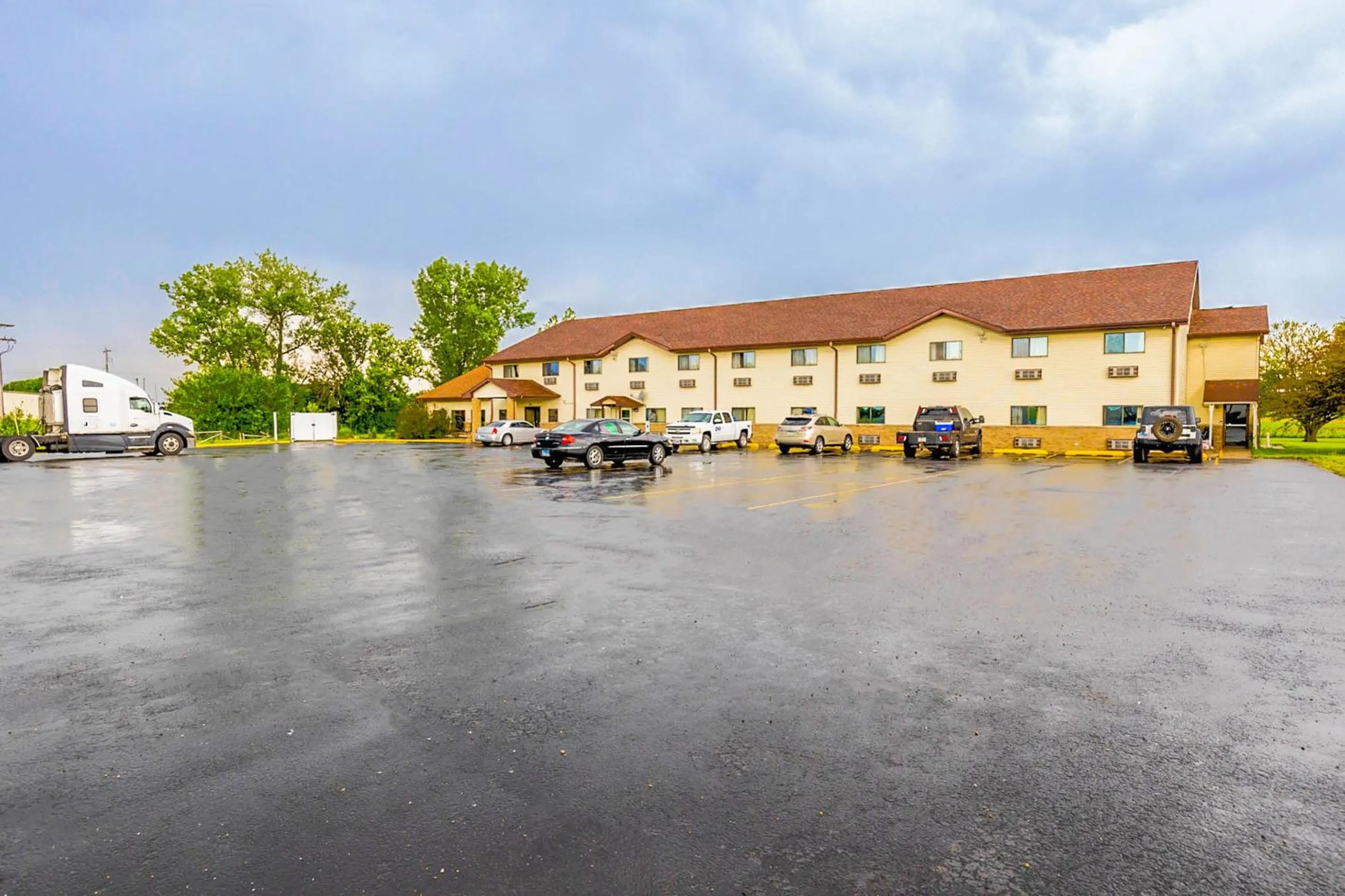 Facade/entrance in Super Sleep Inn