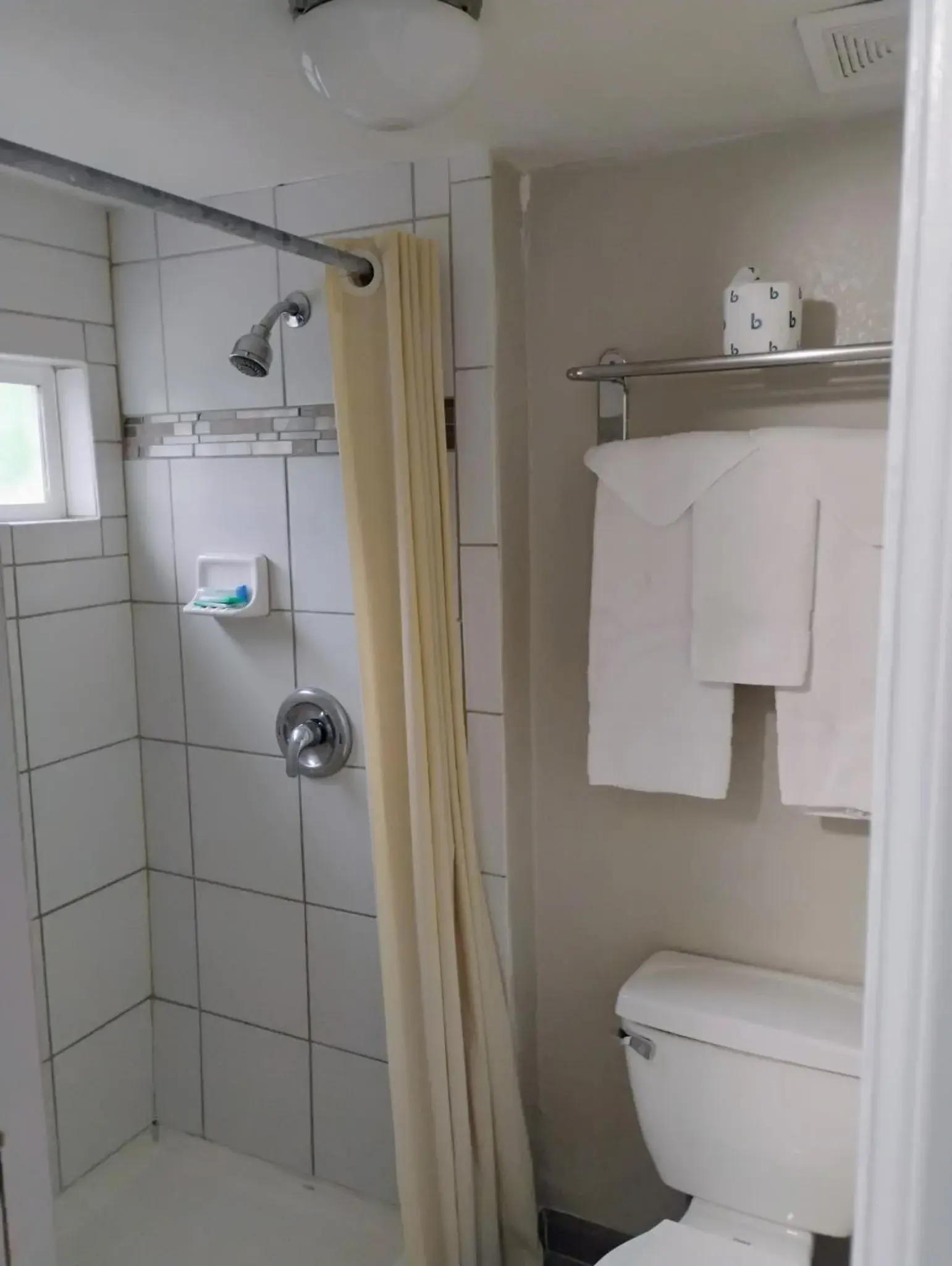 Basic Queen Room in True North Motel Basic Queen Room in True North Motel