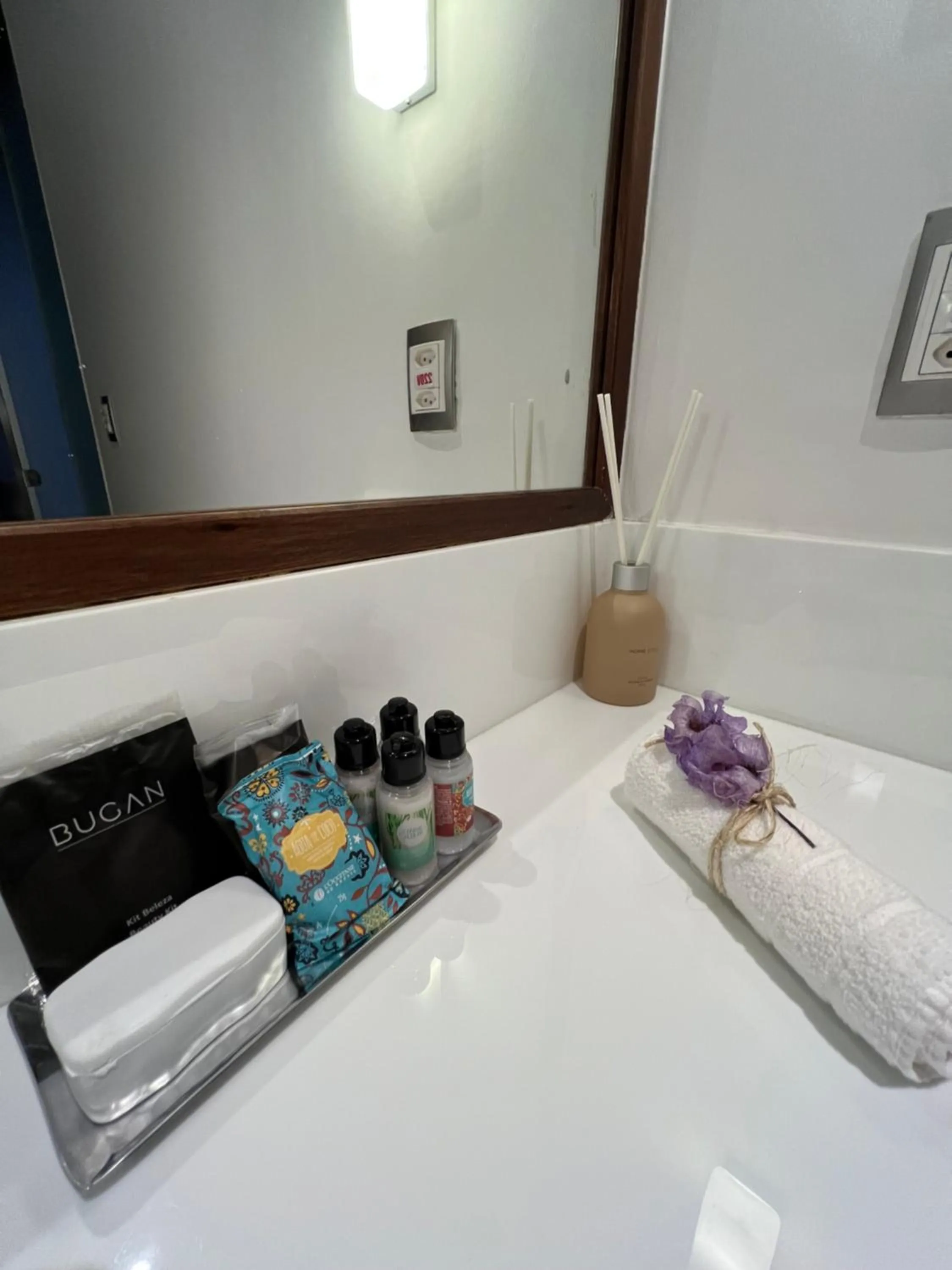 Bathroom in Bugan Recife Boa Viagem Hotel - by Atlantica