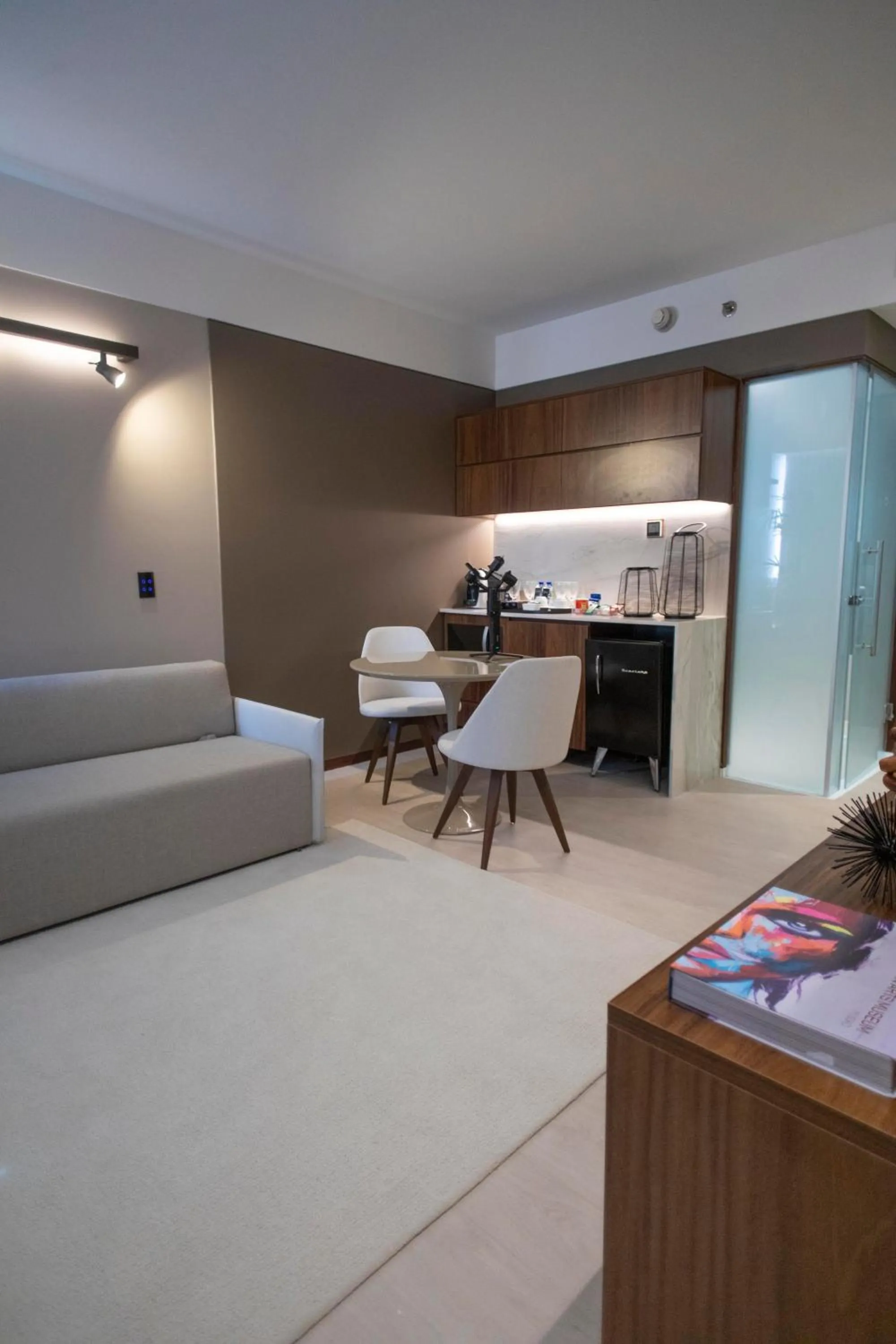 Kitchen or kitchenette in Bugan Recife Boa Viagem Hotel - by Atlantica