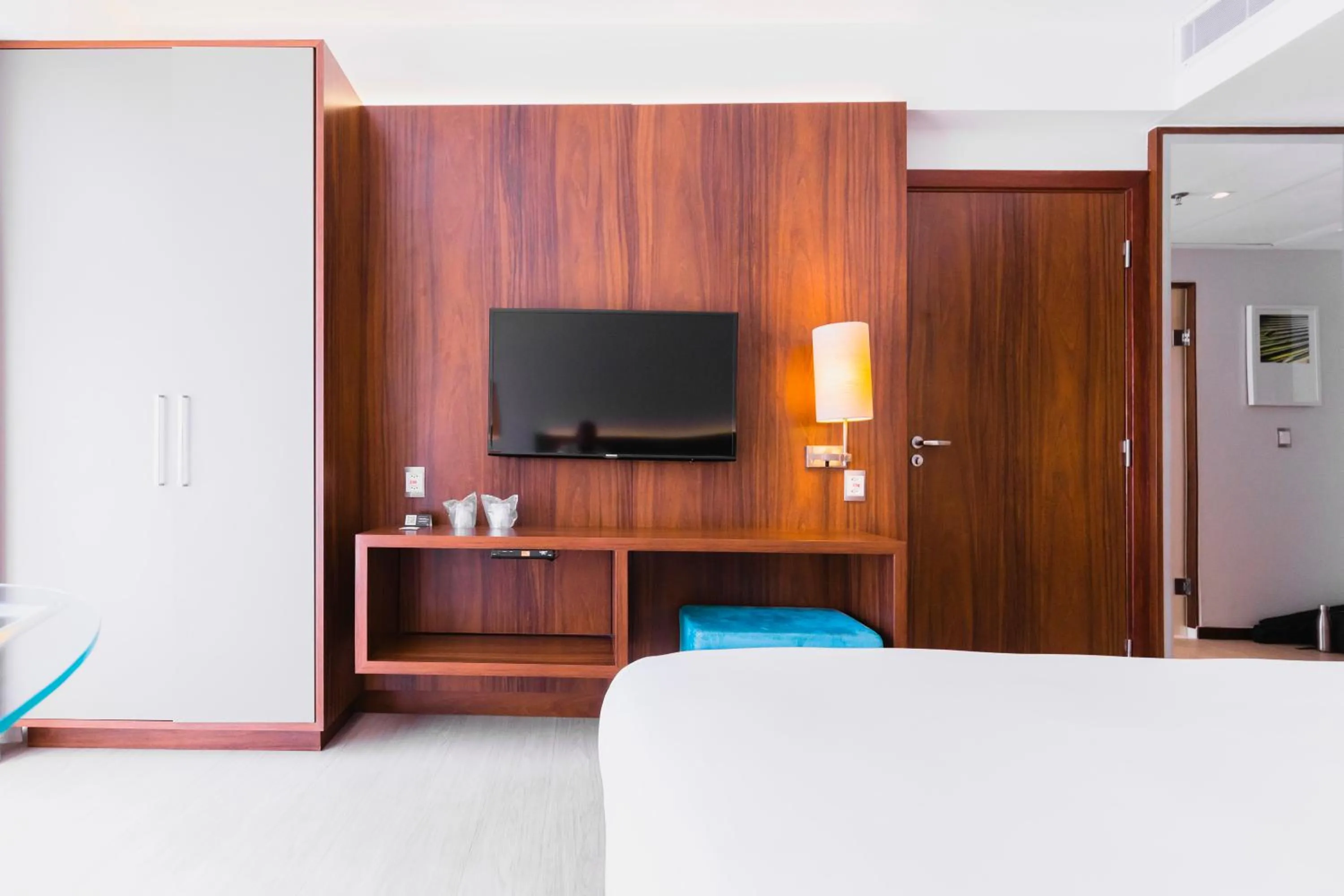 TV and multimedia, Bed in Bugan Recife Boa Viagem Hotel - by Atlantica