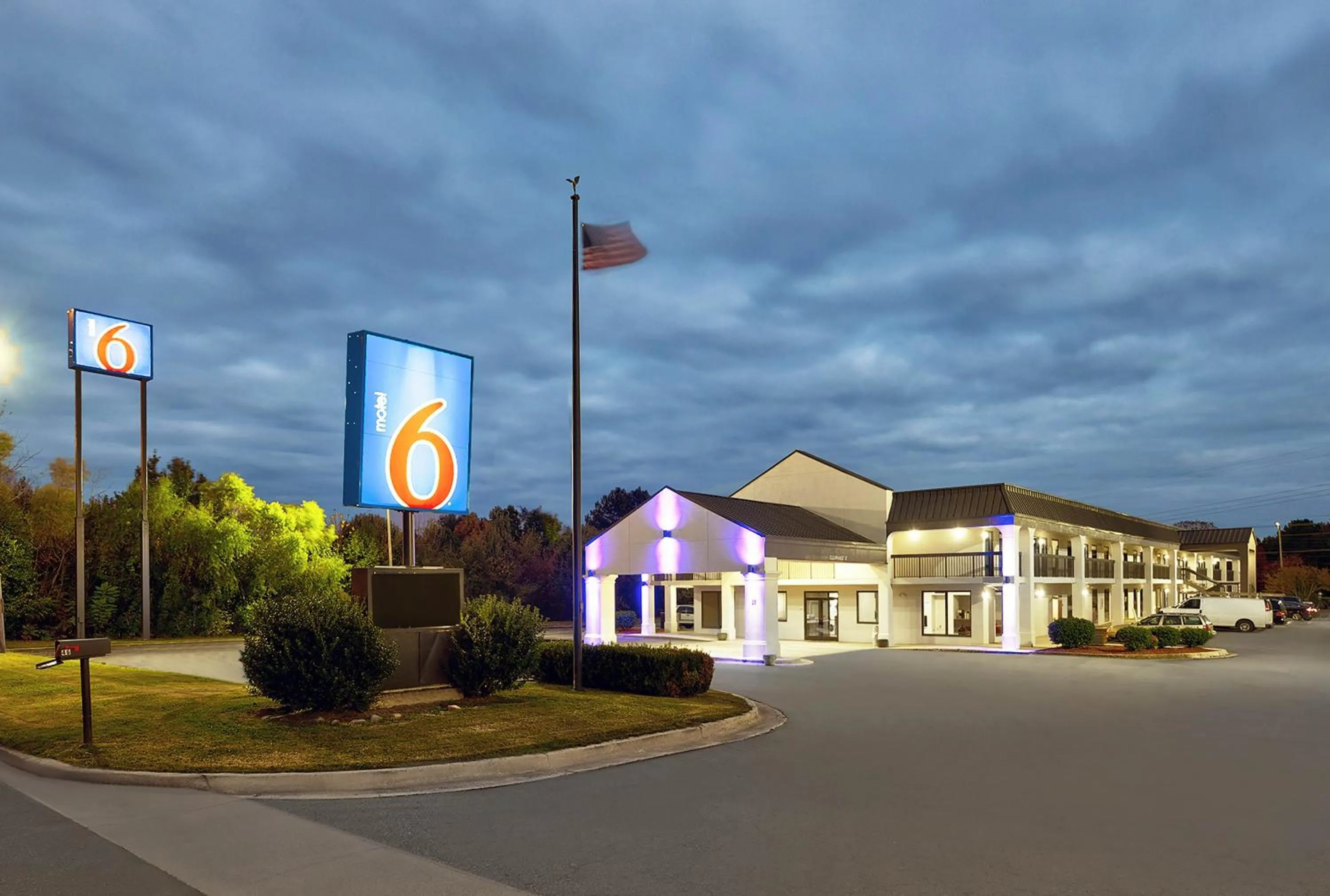 Property building in Motel 6 Scottsboro, AL Hwy 72