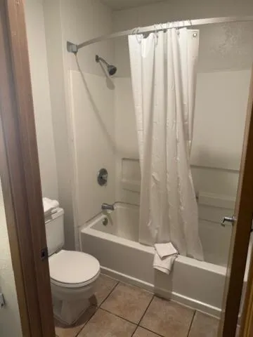 Shower in GO2 Inn & Suites by Relianse - El Paso