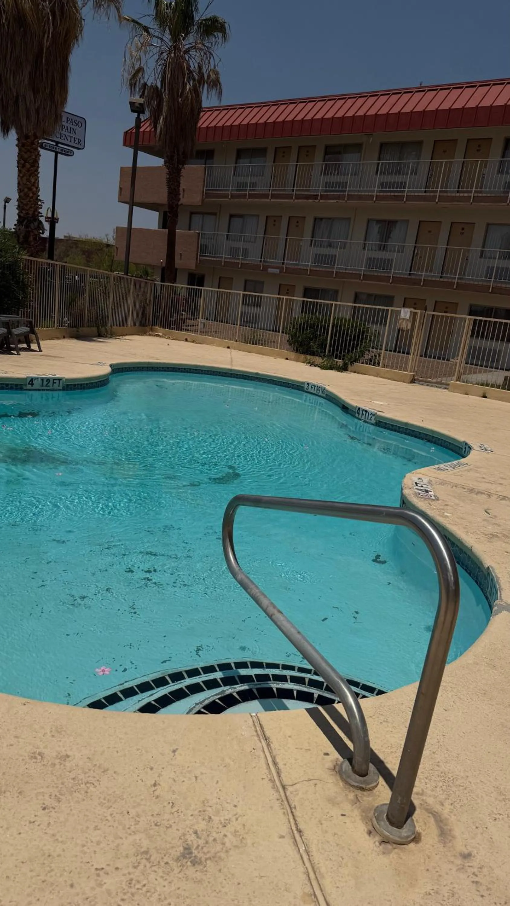 Swimming pool in GO2 Inn & Suites by Relianse - El Paso