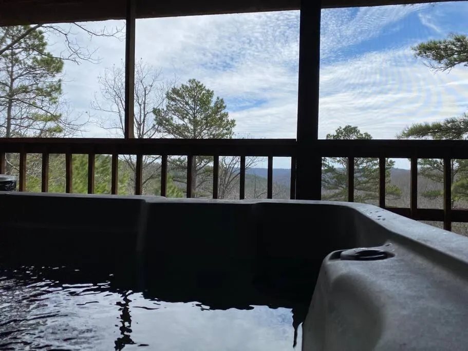 Chalet with a view at Bear Mountain - Hottub