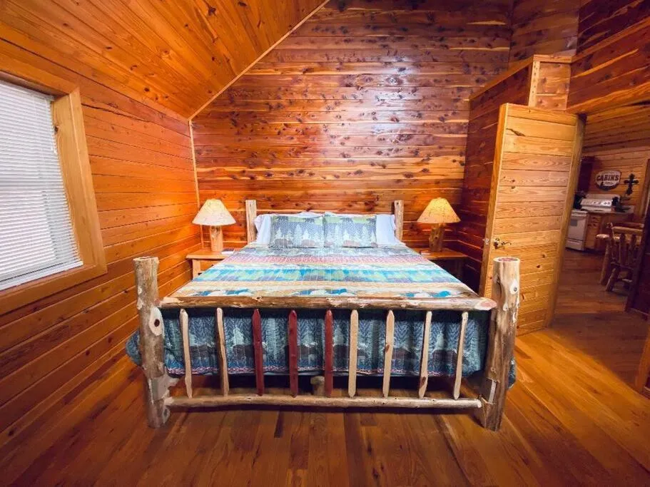 Bed in Chalet with a view at Bear Mountain - Hottub