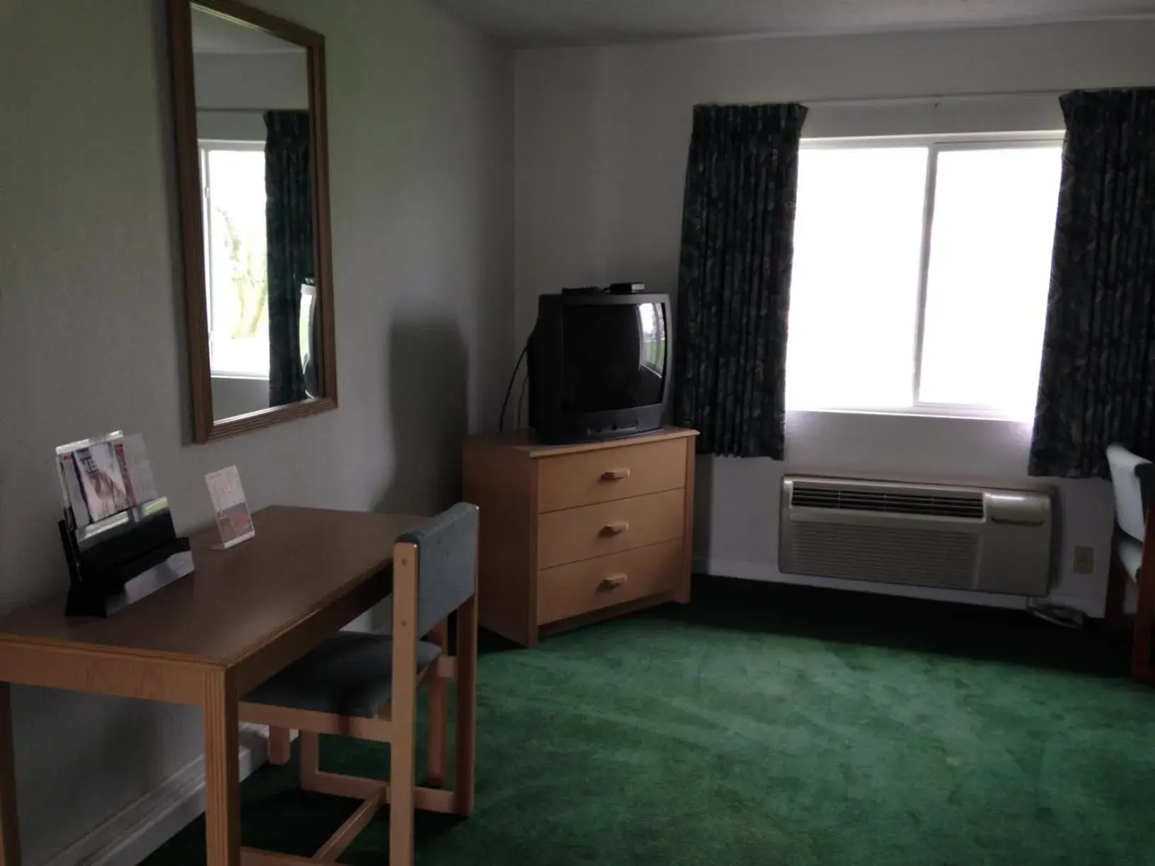 Standard Double Room in Economy Inn - Lafayette Standard Double Room in Economy Inn - Lafayette