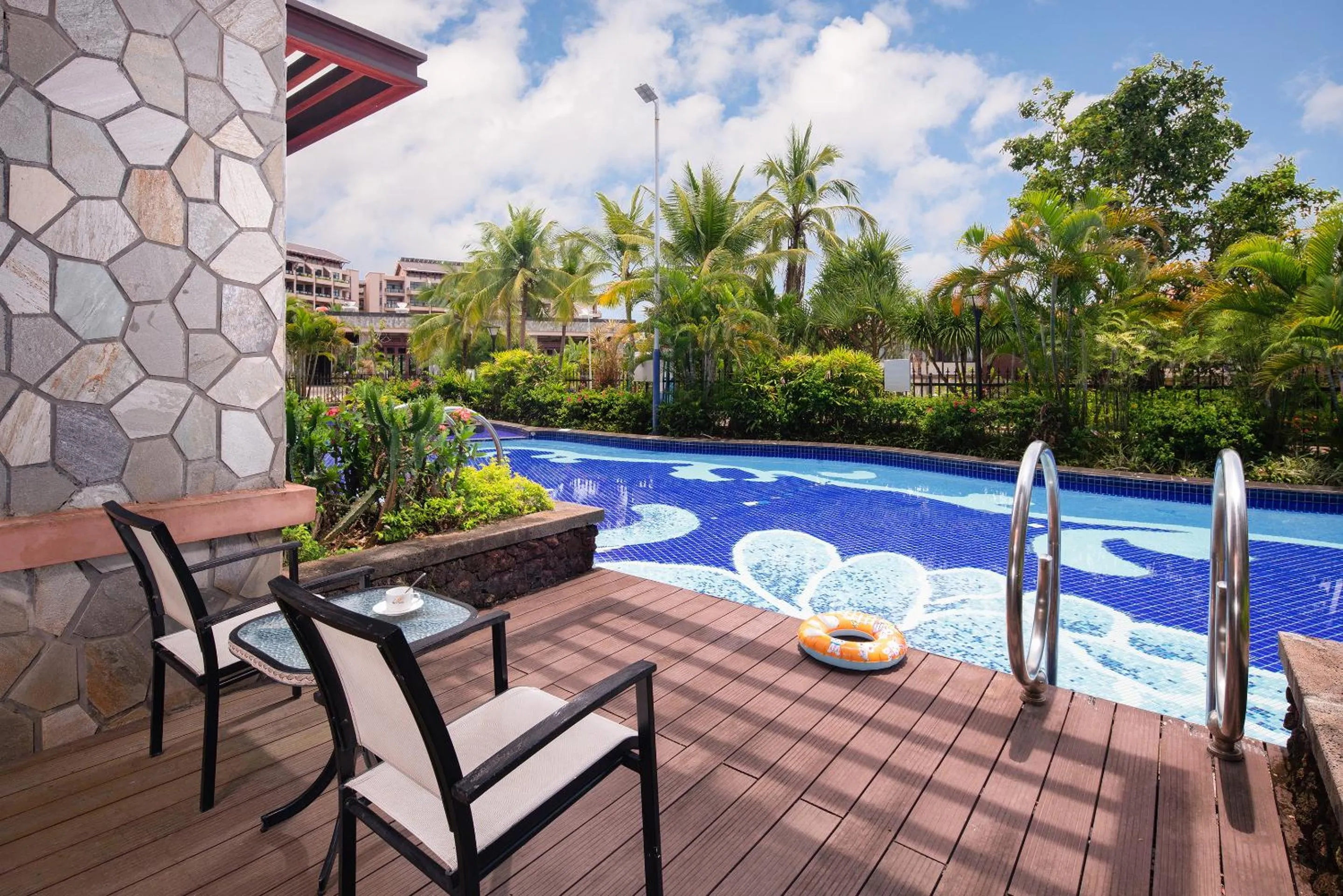 Pool view in Country Garden Golden Beach Spring Hotel
