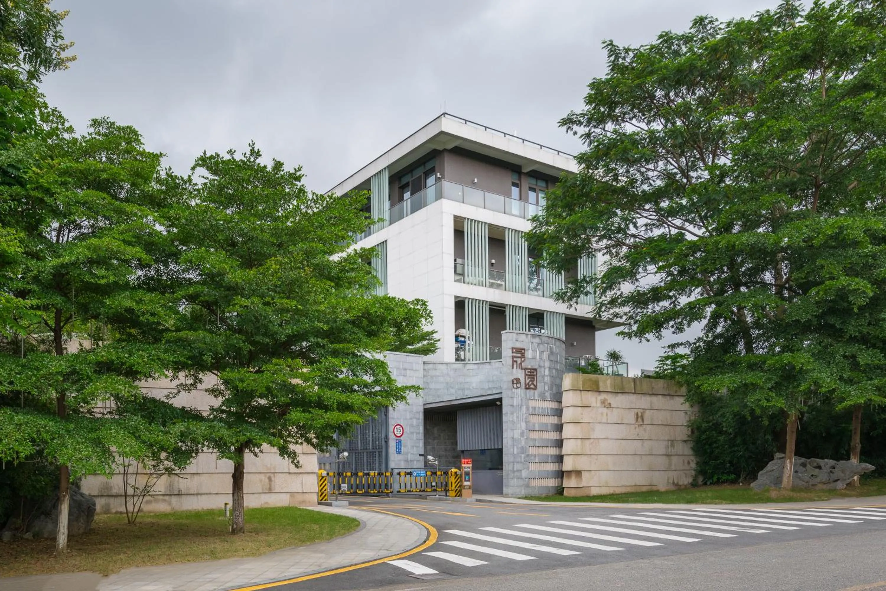 Property building in SongShan Lake PingShang Serviced Hotel