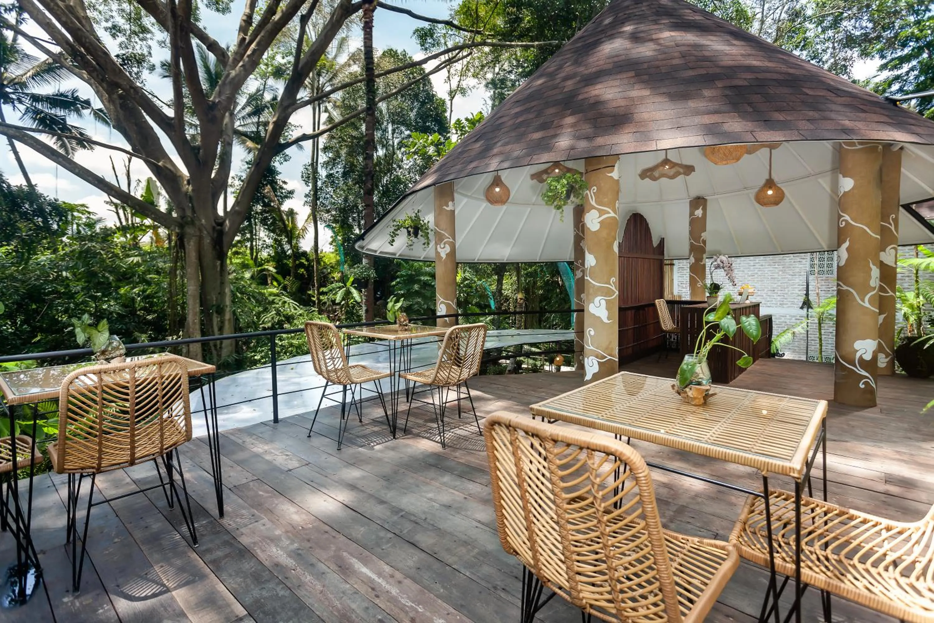 Restaurant/places to eat in Sacred Canyon Ubud by GenuineHost