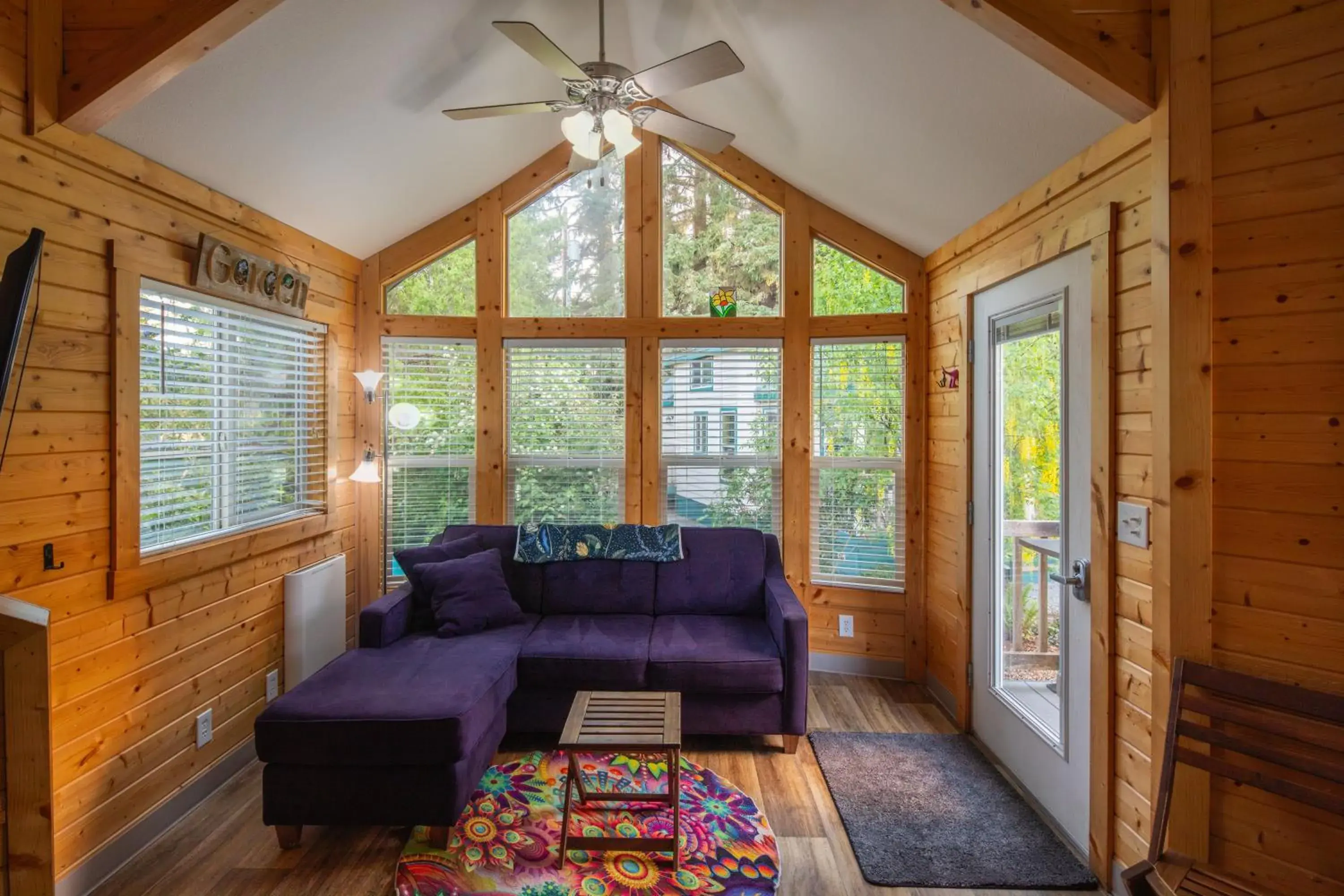 Superior Cotage - Garden in Sheltered Nook On Tillamook Bay Superior Cotage - Garden in Sheltered Nook On Tillamook Bay