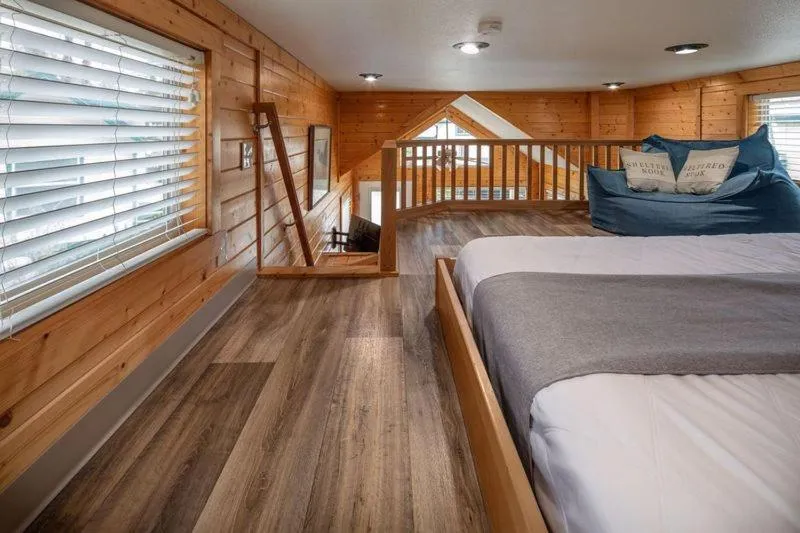 Bed in Sheltered Nook On Tillamook Bay