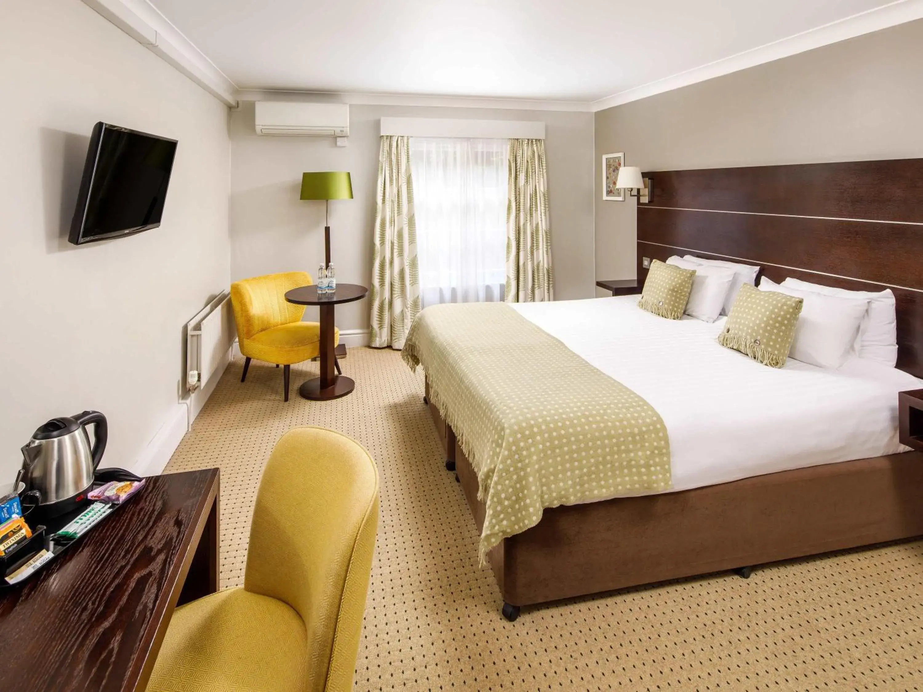 Classic Double Room in Mercure Gloucester Bowden Hall Hotel Classic Double Room in Mercure Gloucester Bowden Hall Hotel