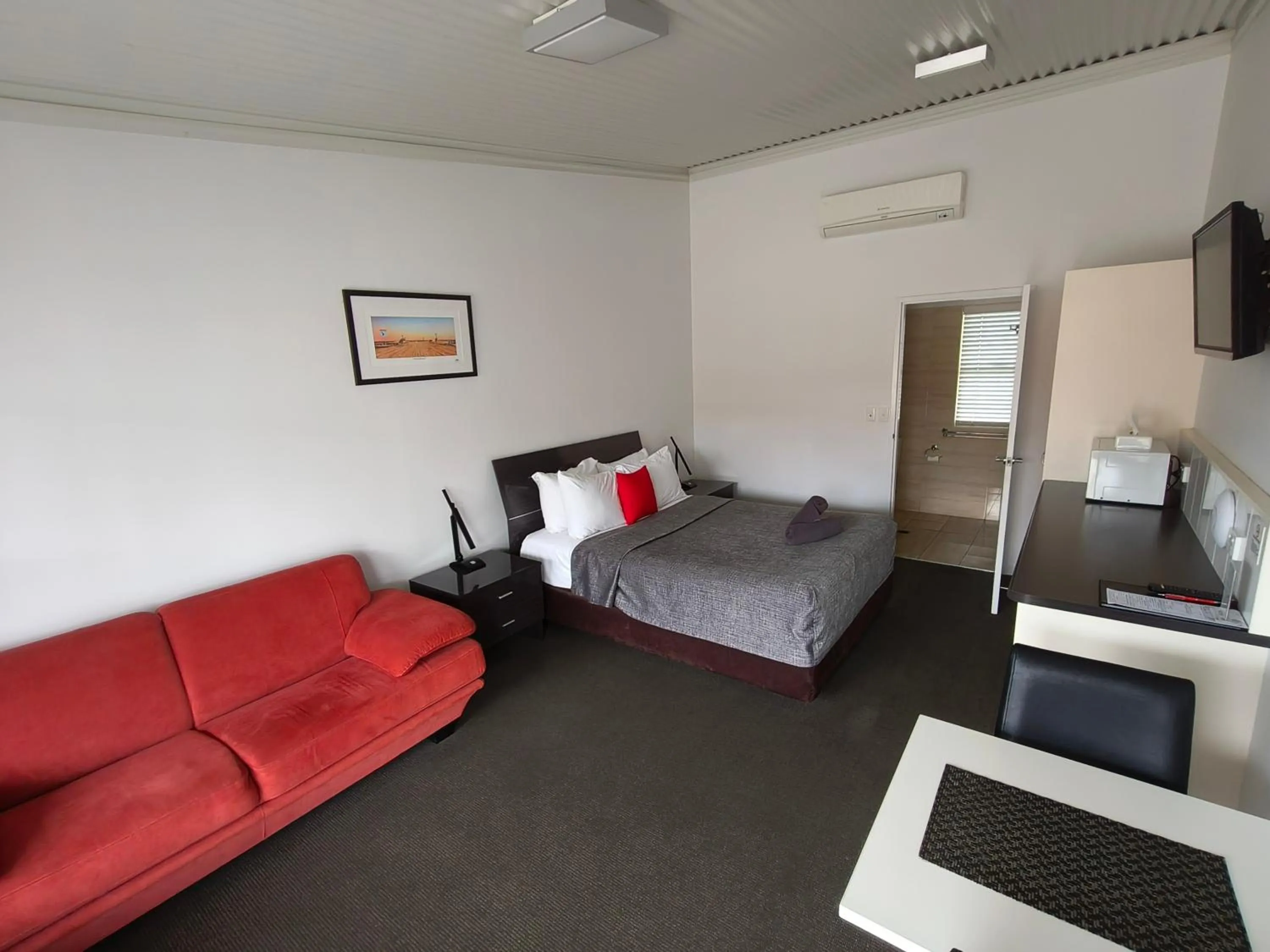 Bedroom, Bed in Gunnedah Lodge Motel