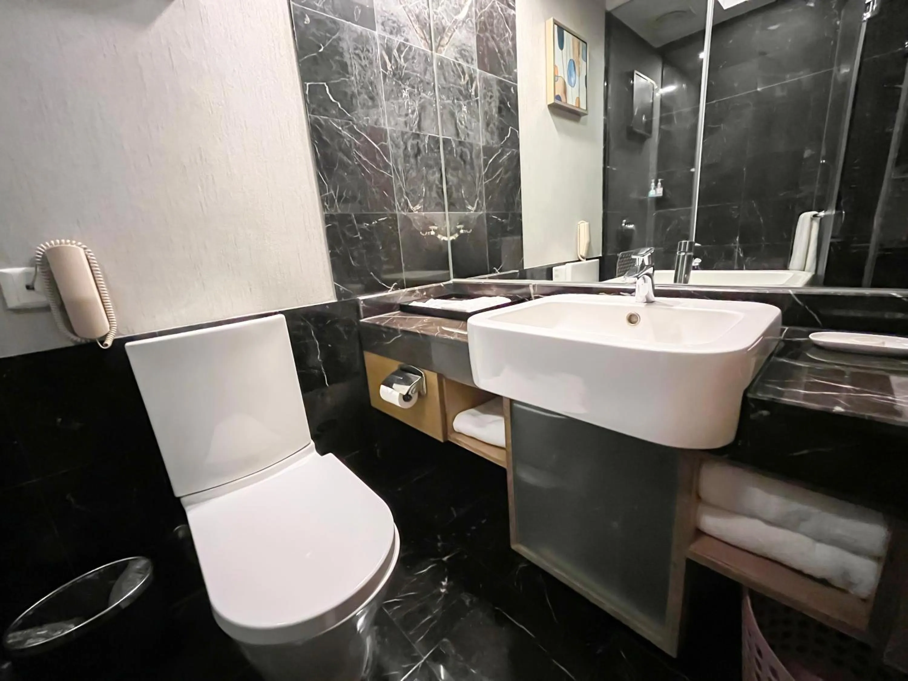 Toilet in Jinrui Sunshine Hotel Pengzhou