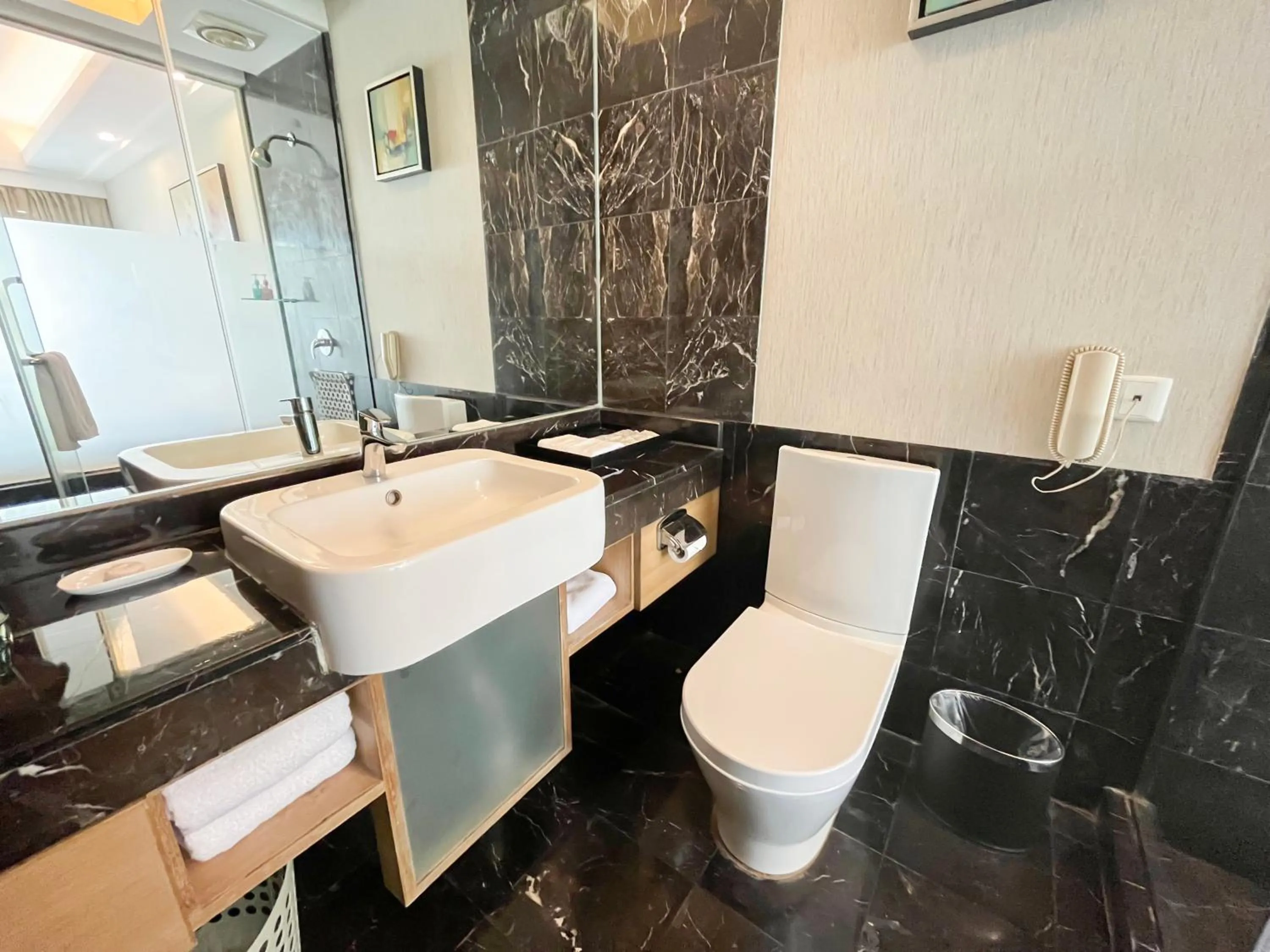 Toilet in Jinrui Sunshine Hotel Pengzhou