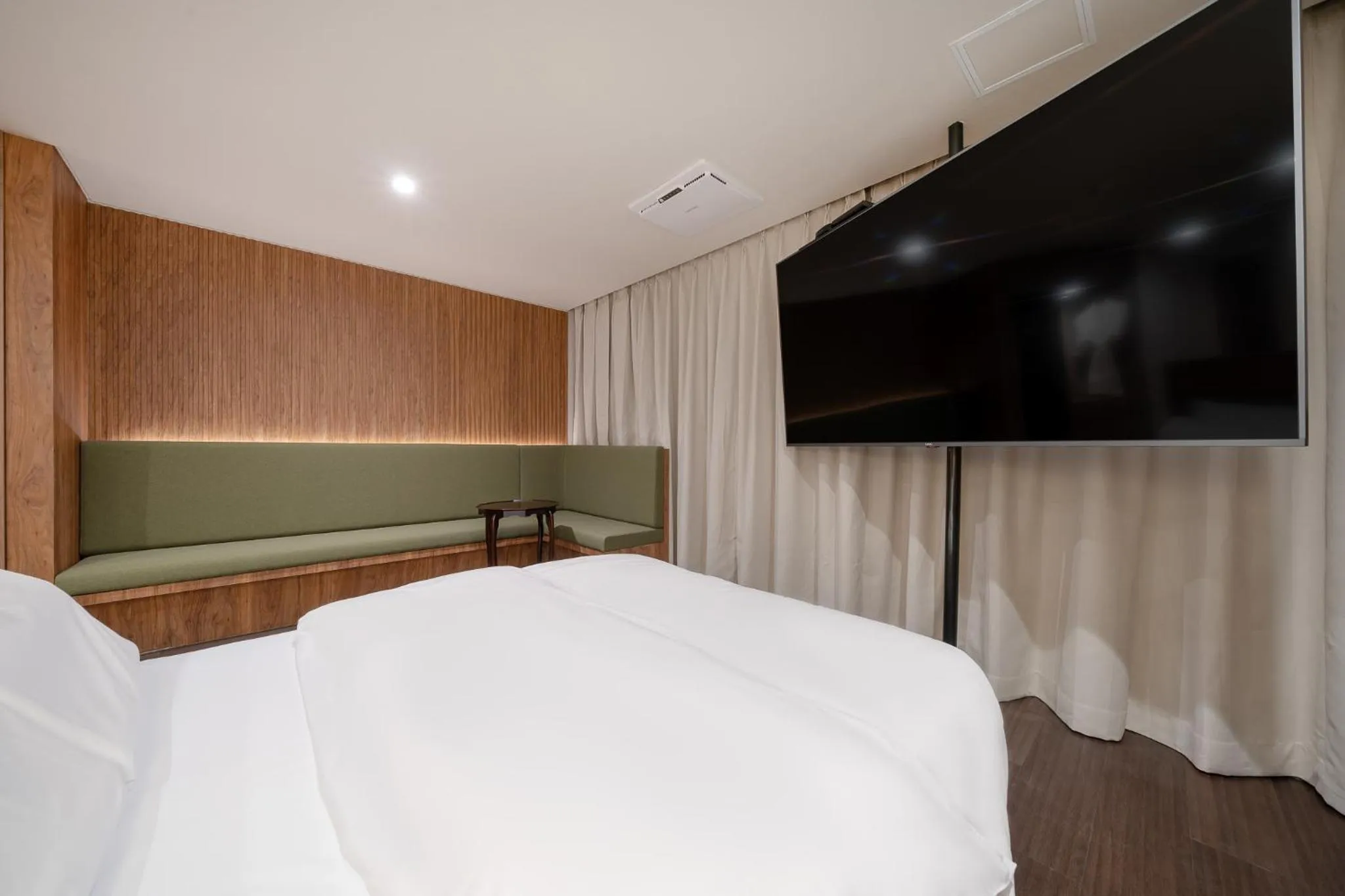 Bed in Simjak Hotel by Aank