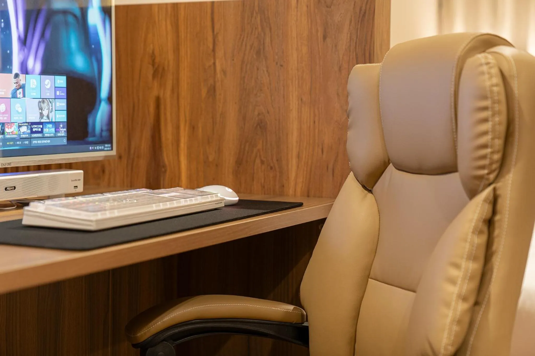 TV and multimedia in Simjak Hotel by Aank