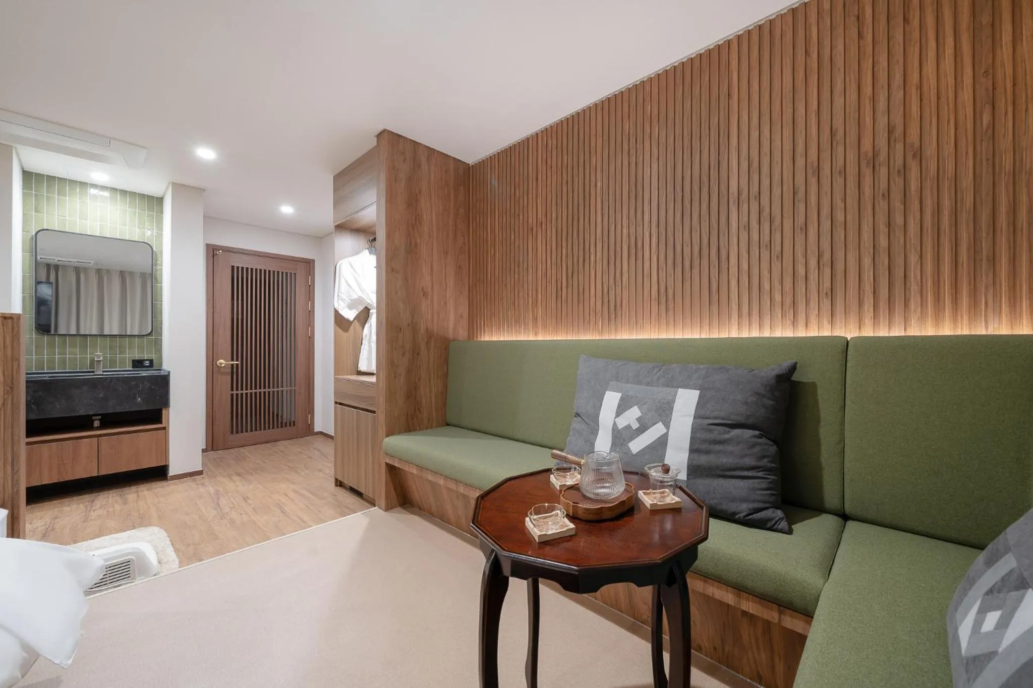 TV and multimedia in Simjak Hotel by Aank