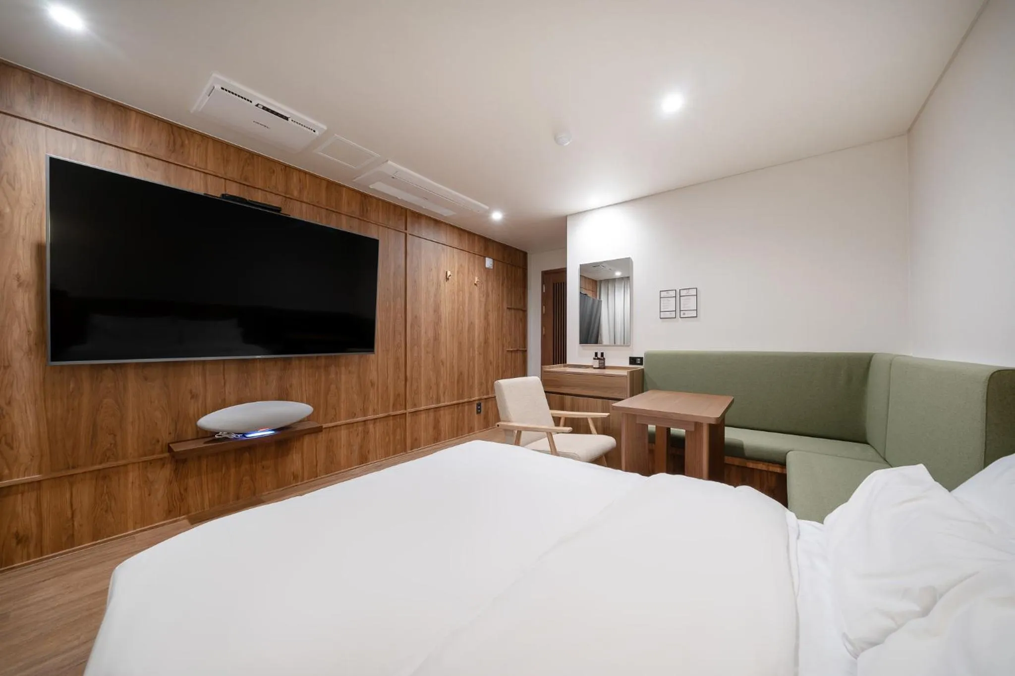 Bed in Simjak Hotel by Aank